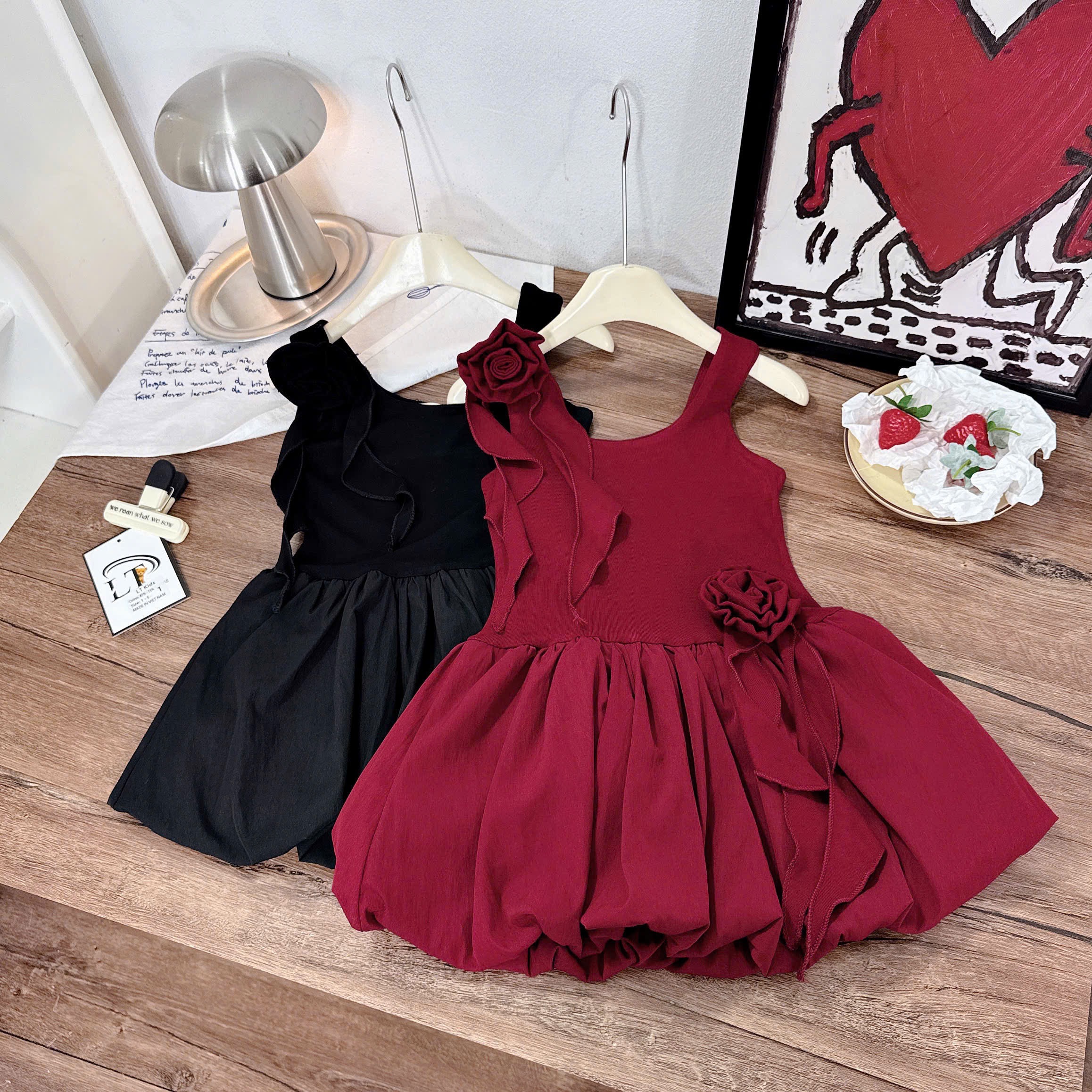 Váy 2 dây thân bồng tag hoa rời lt bé gái