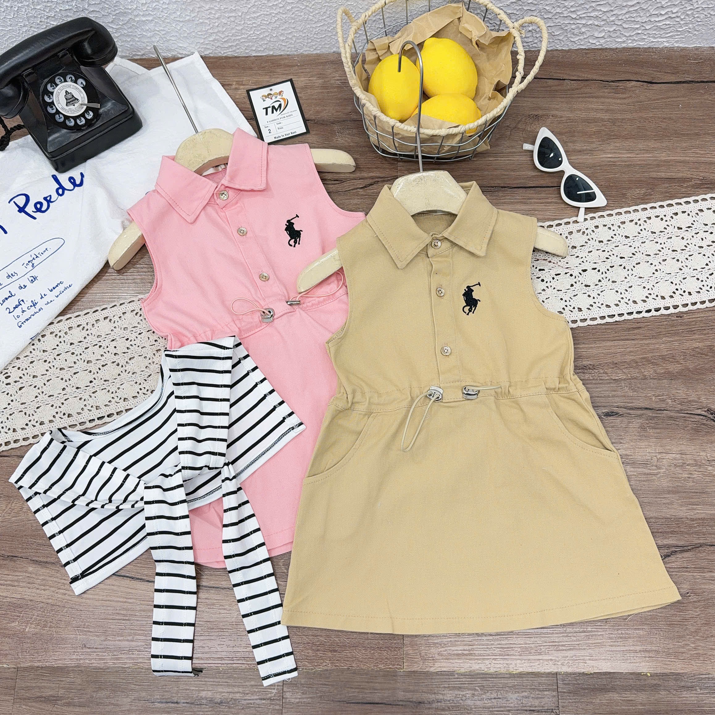 Váy bo eo kèm khăn kẻ bé gái