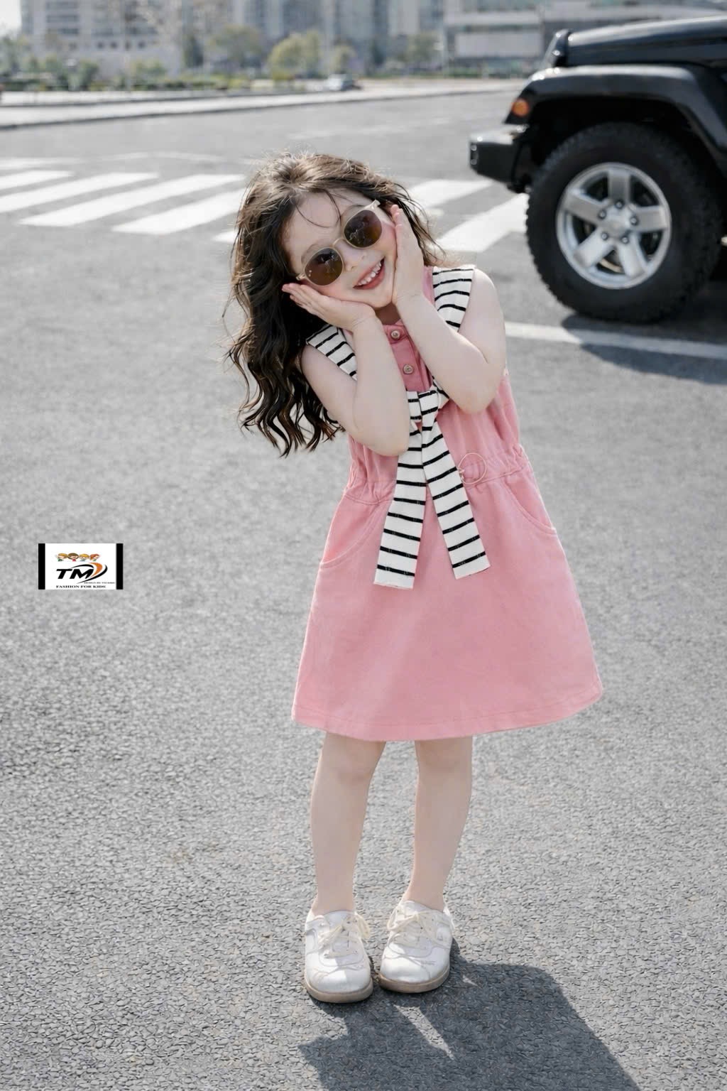 Váy bo eo kèm khăn kẻ bé gái