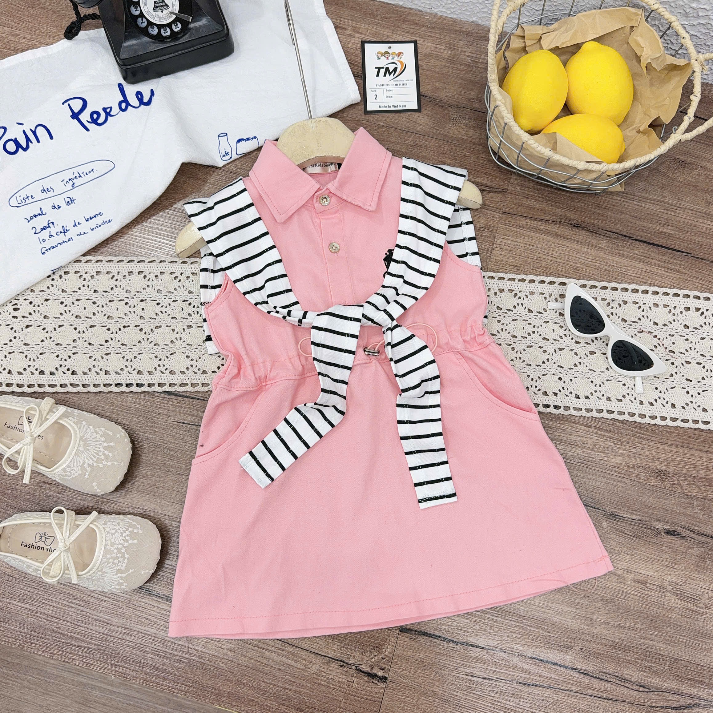 Váy bo eo kèm khăn kẻ bé gái