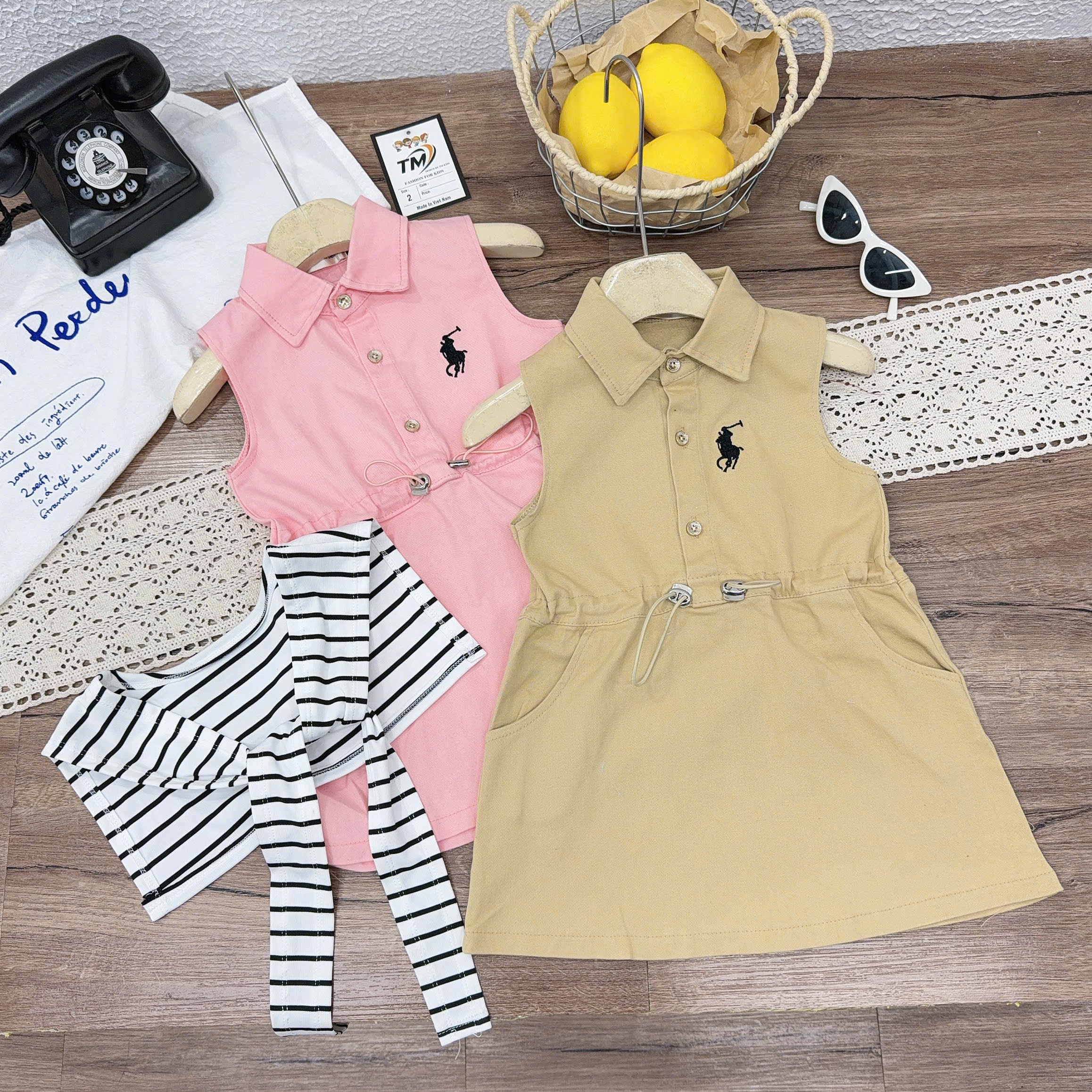 Váy bo eo kèm khăn kẻ bé gái