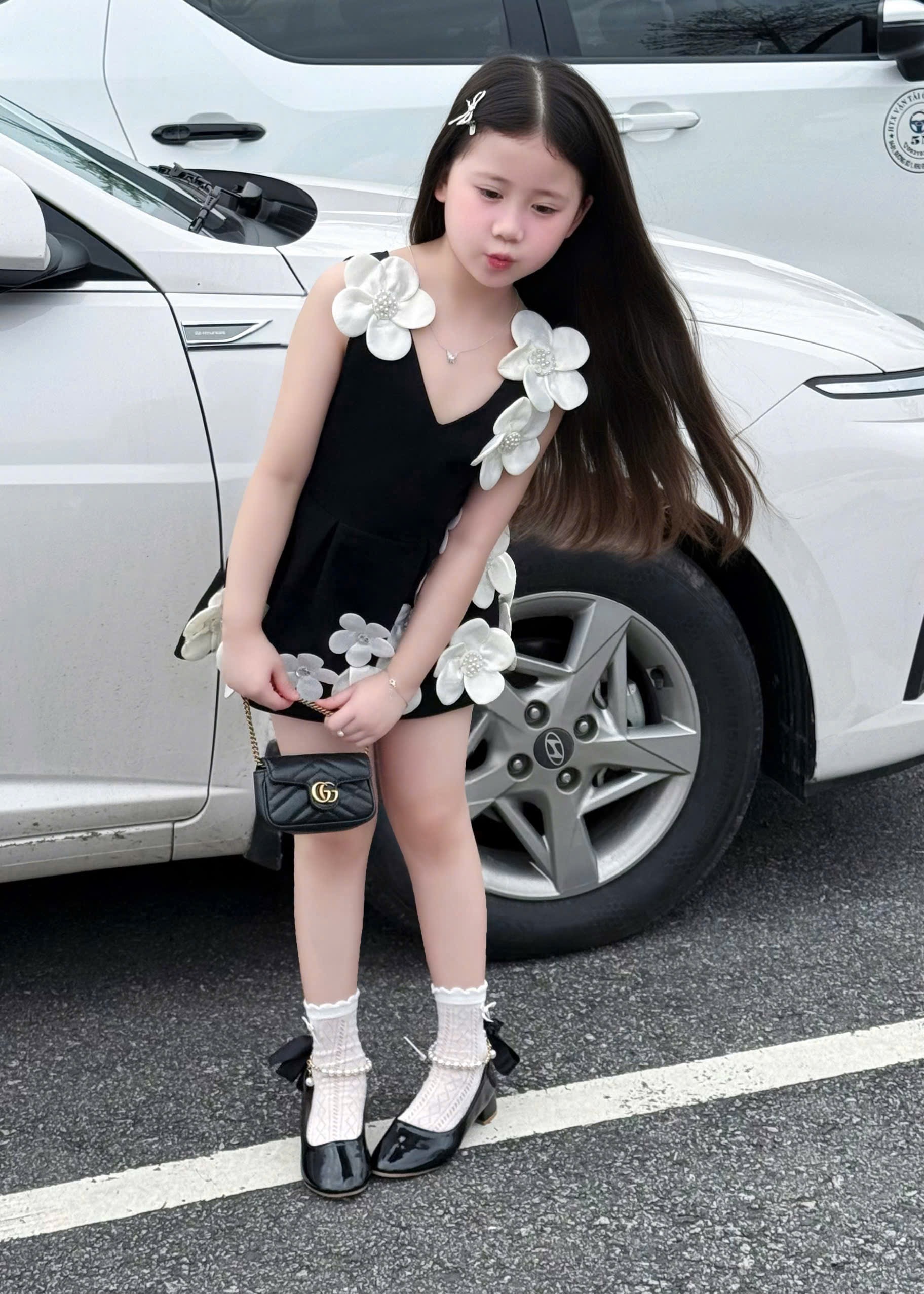 Váy cổ tim đính hoa lt bé gái