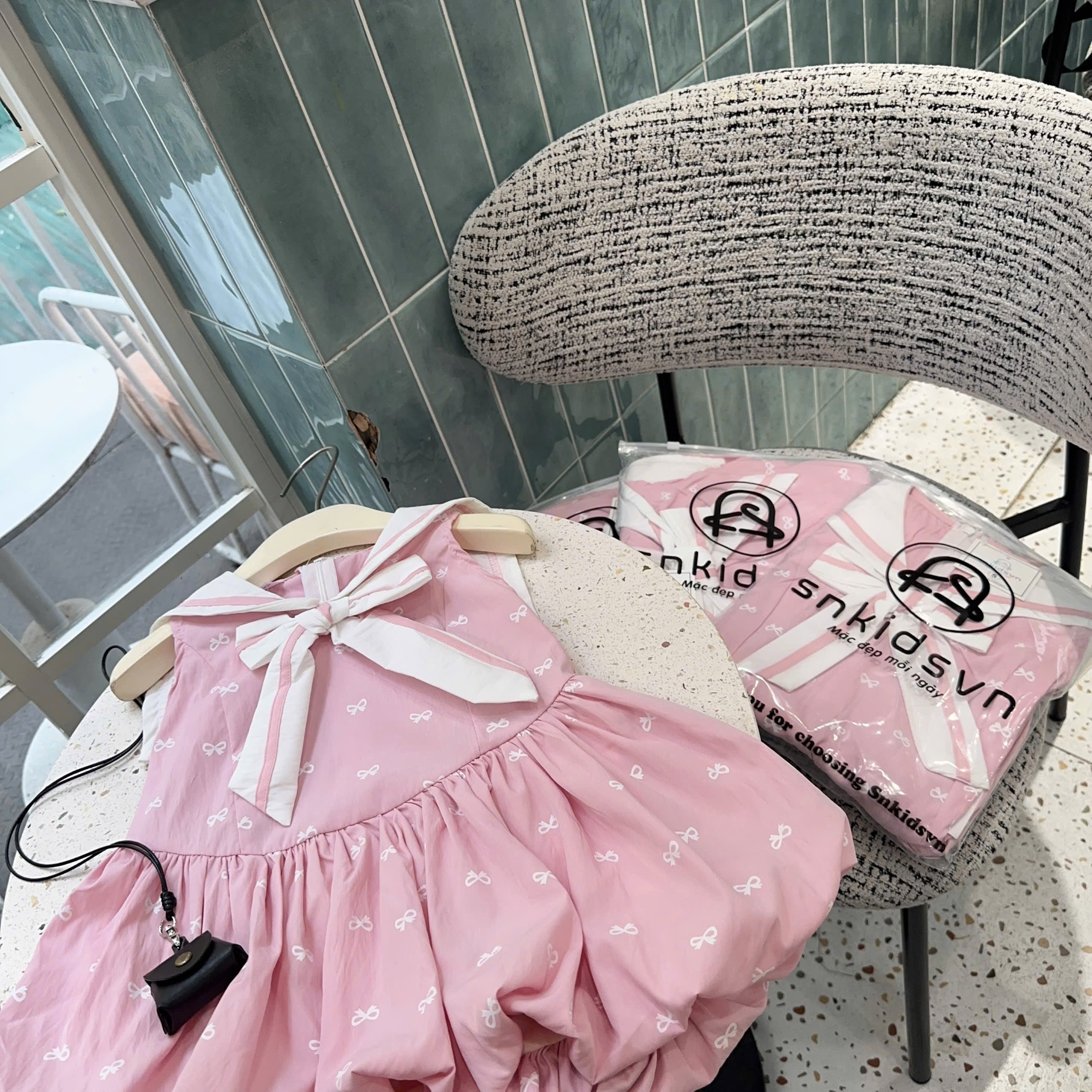 Váy hồng cổ hải quân bé gái