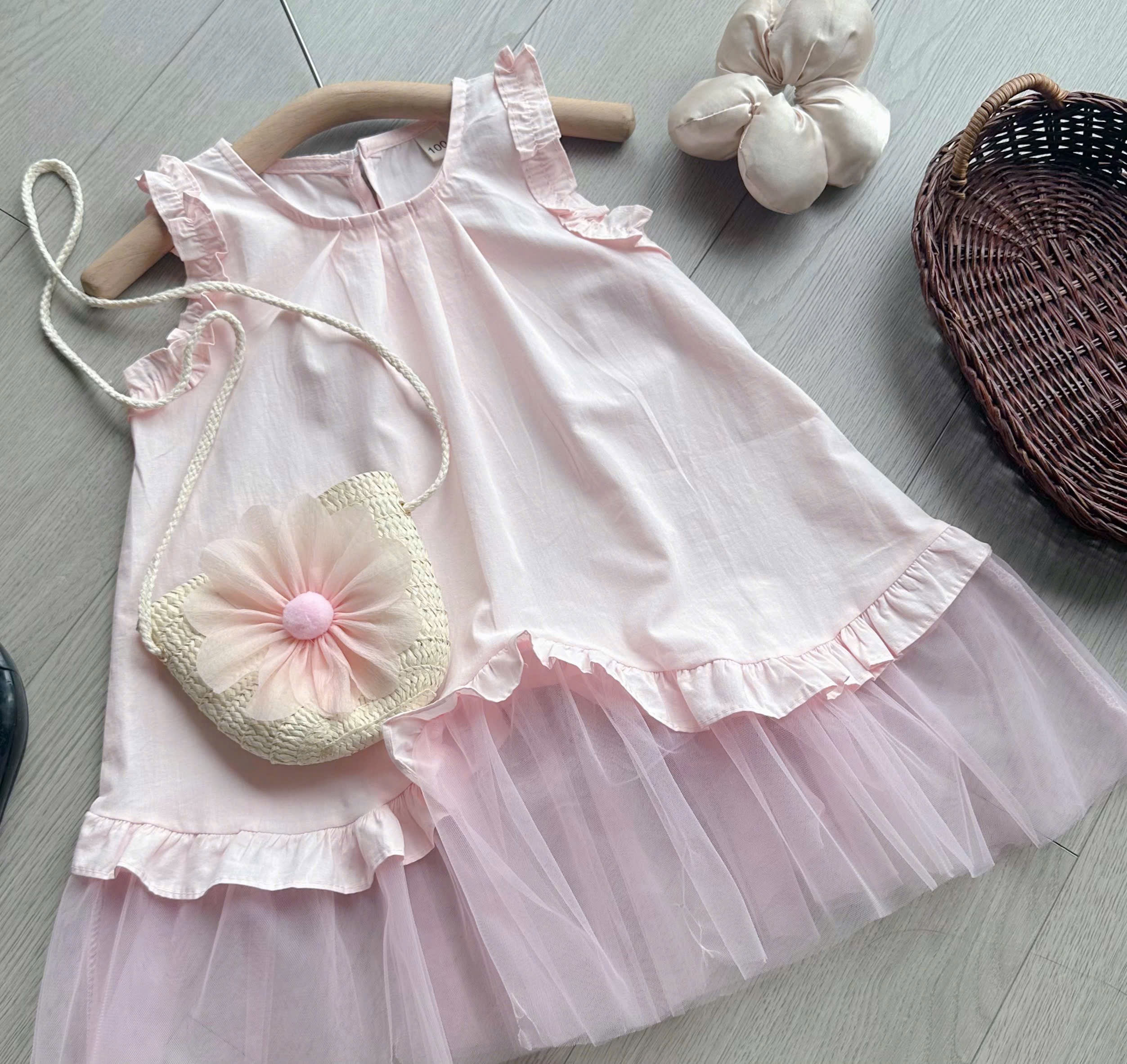Váy hồng kèm túi bé gái tk