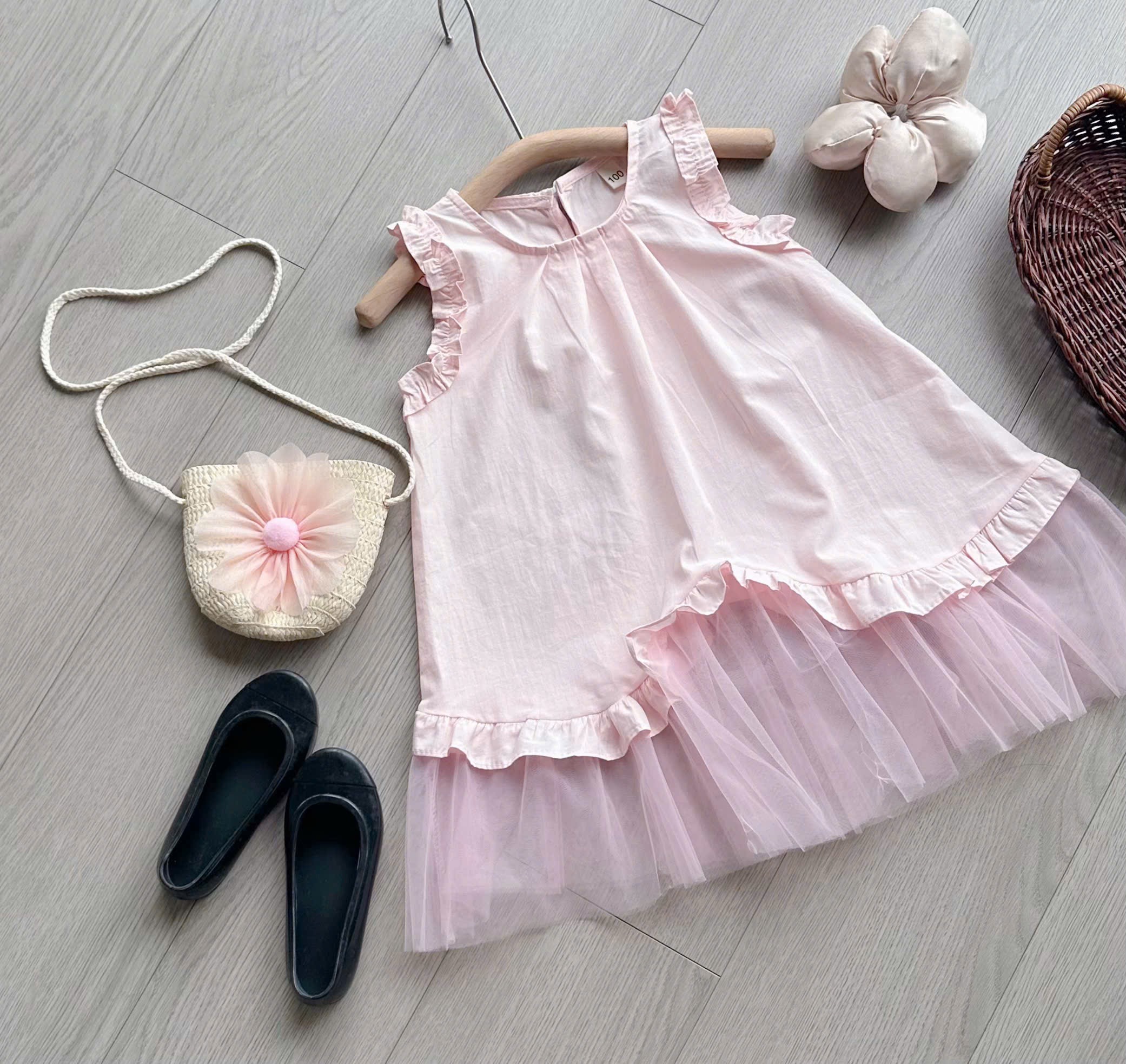 Váy hồng kèm túi bé gái tk