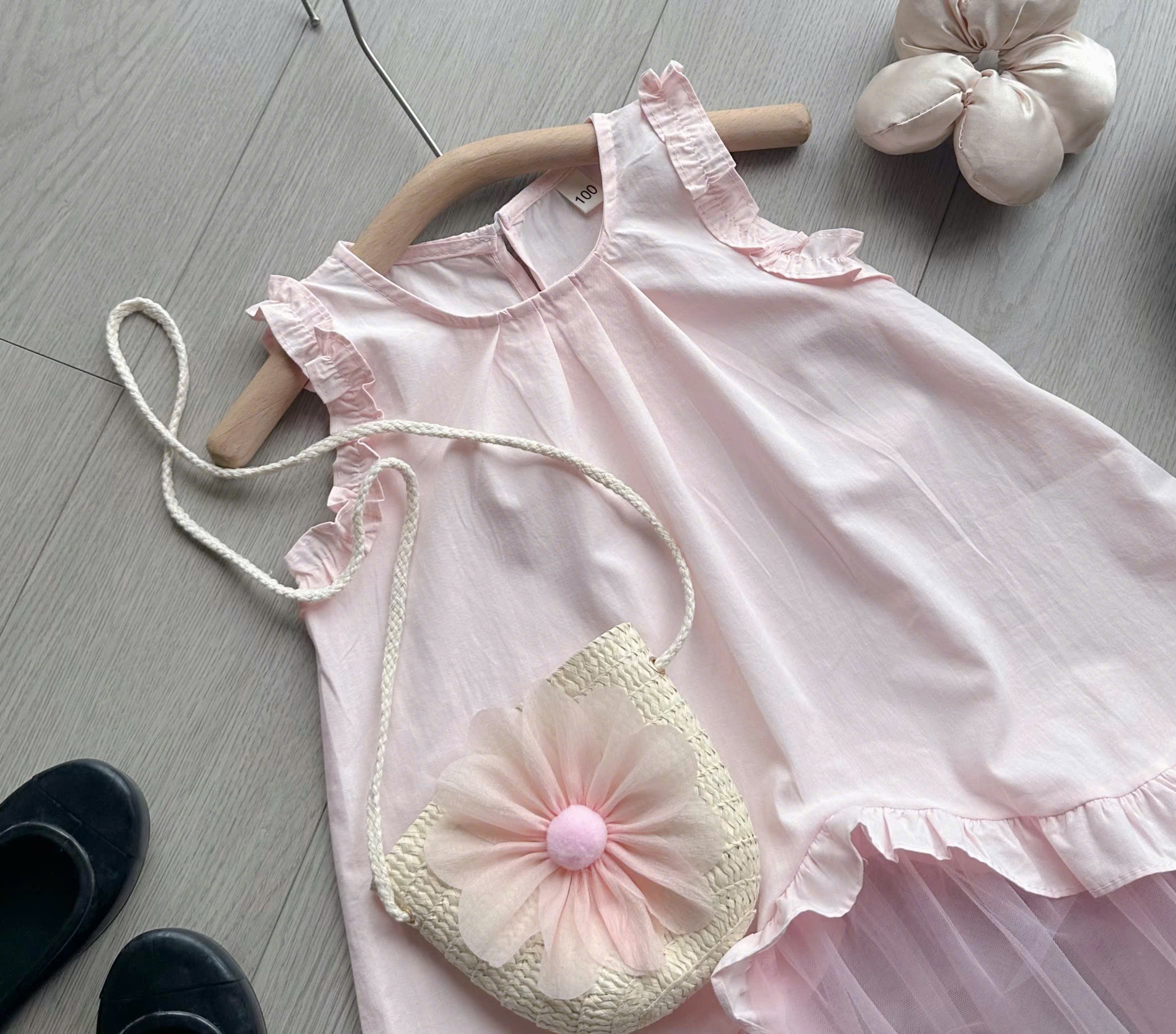 Váy hồng kèm túi bé gái tk