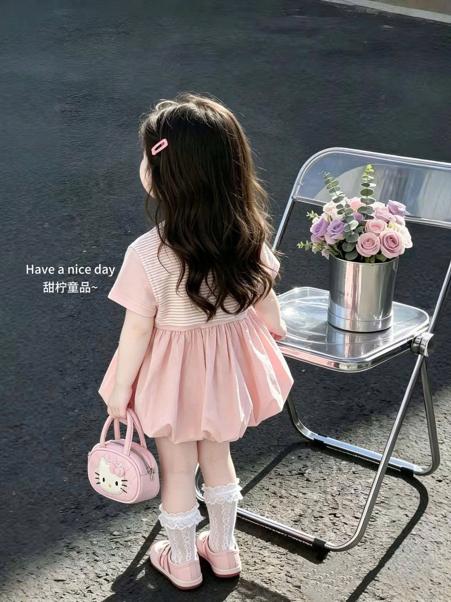 Váy hồng kitty kèm khăn kẻ bé gái