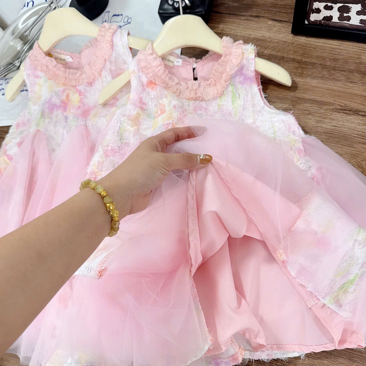 Váy phối thân voan hồng xinh bé gái