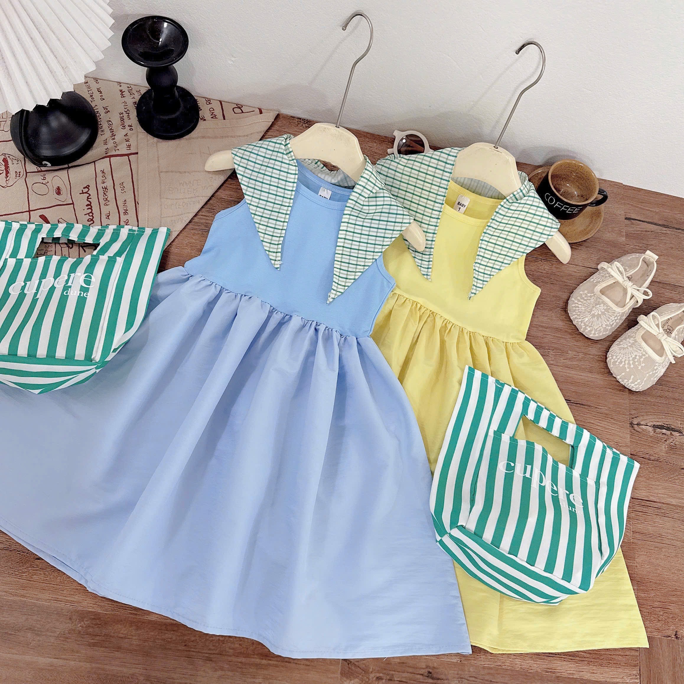 Váy sát nách kèm khăn túi bé gái