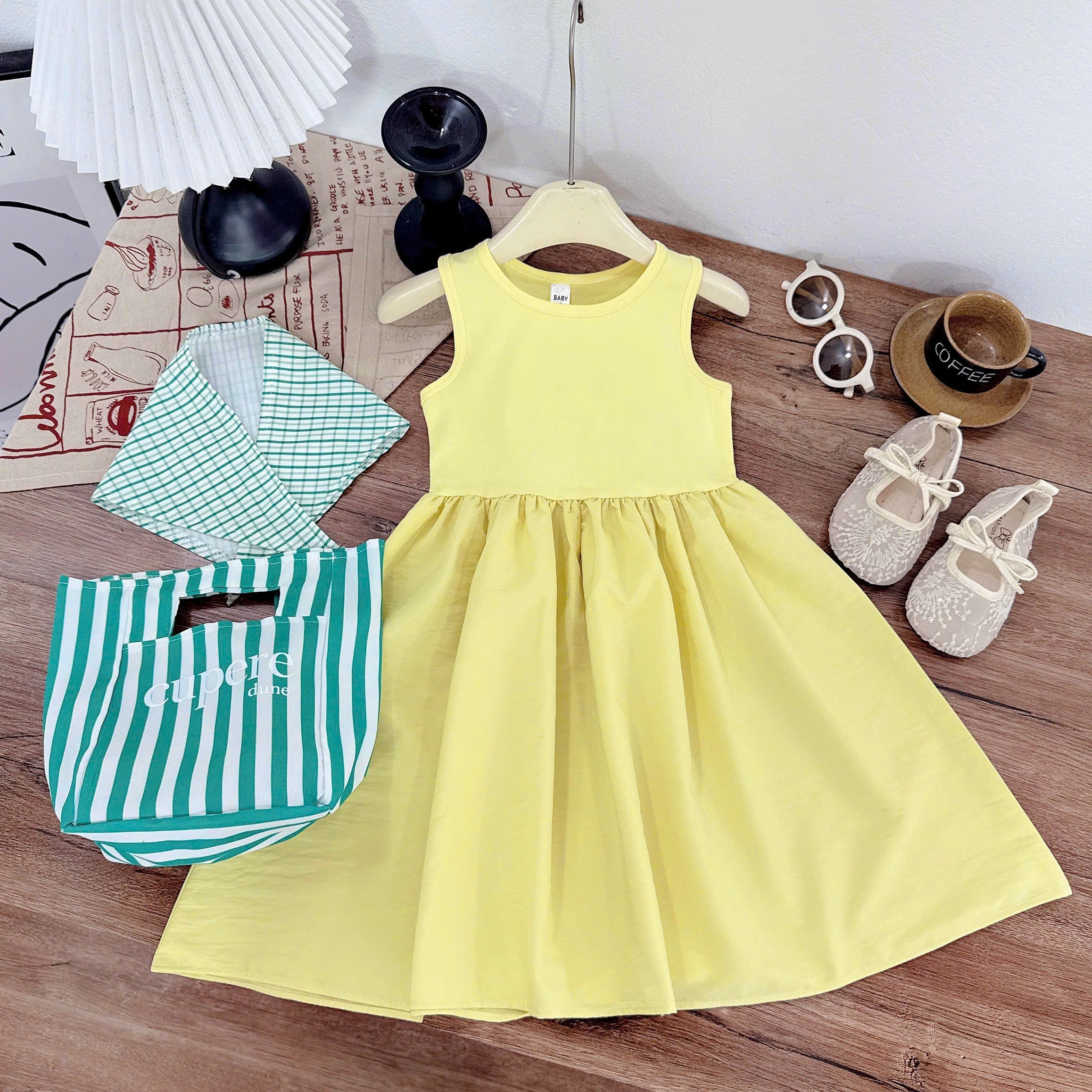 Váy sát nách kèm khăn túi bé gái