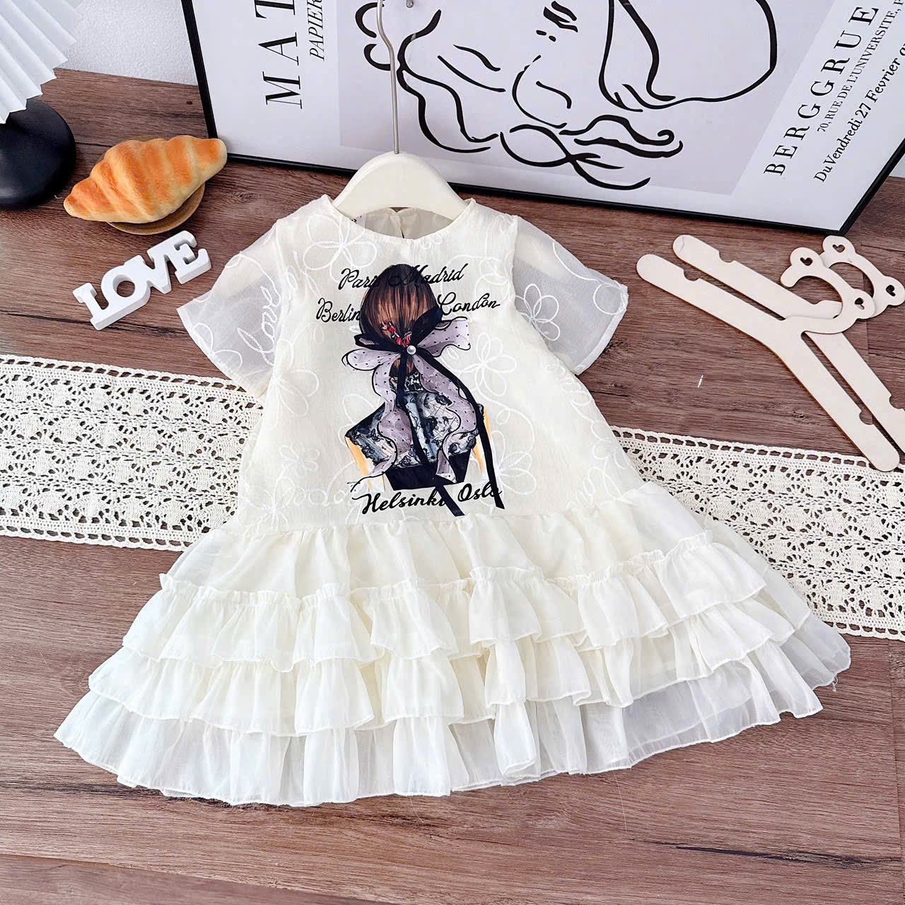 Váy tầng kem hình bé gái