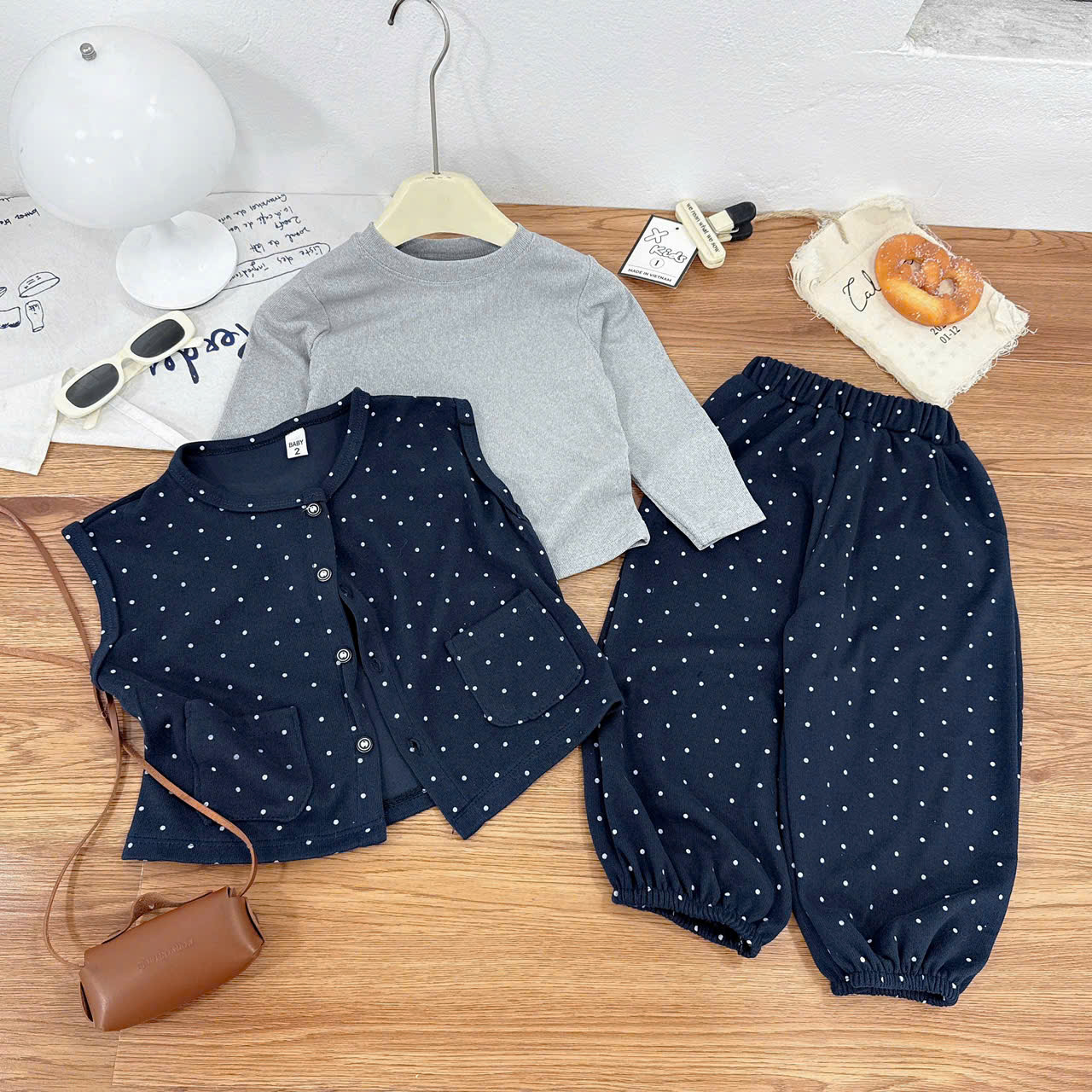sét 3 chi tiết xanh than chấm bi bé gái