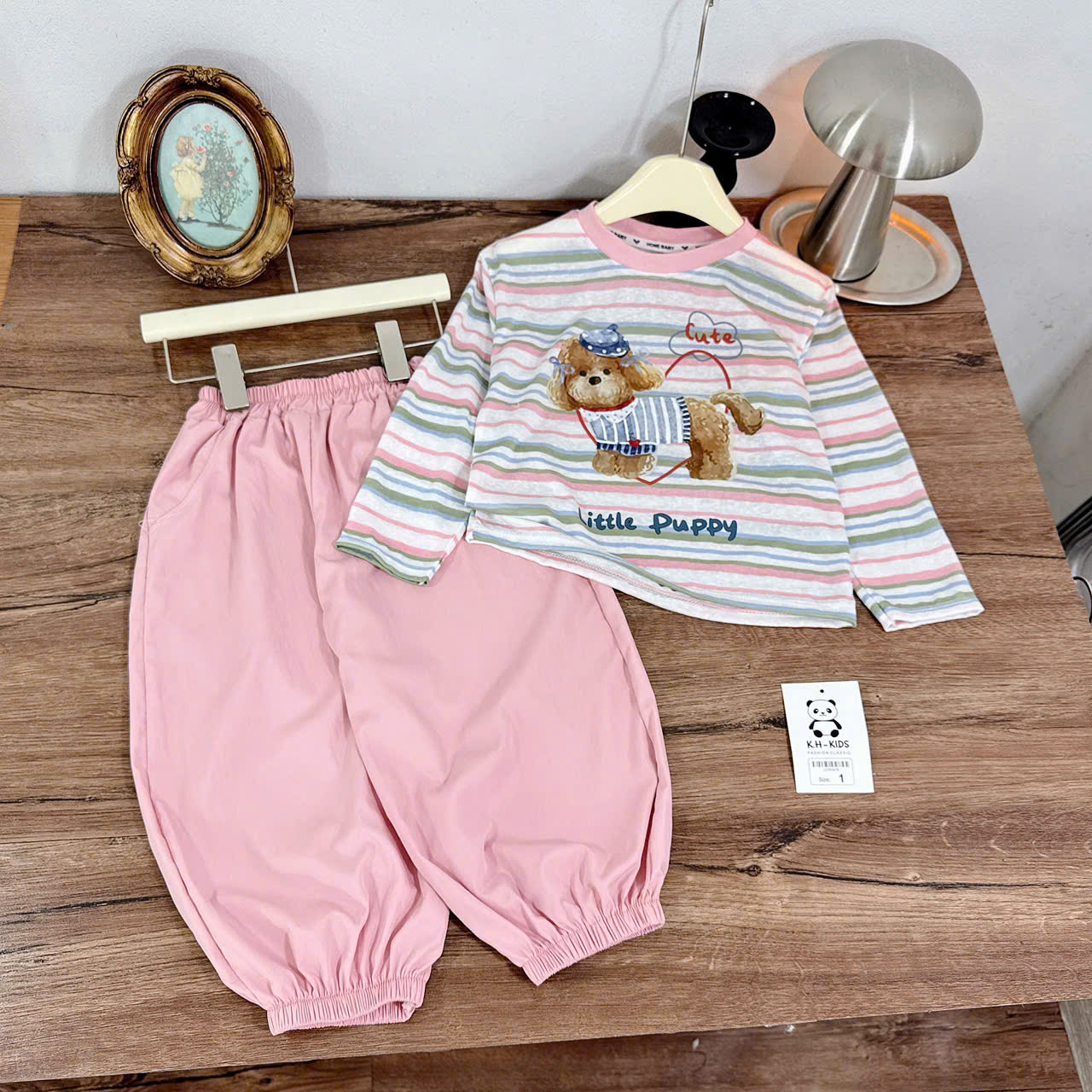 sét áo kẻ dài tay quần boom kaki kh bé gái