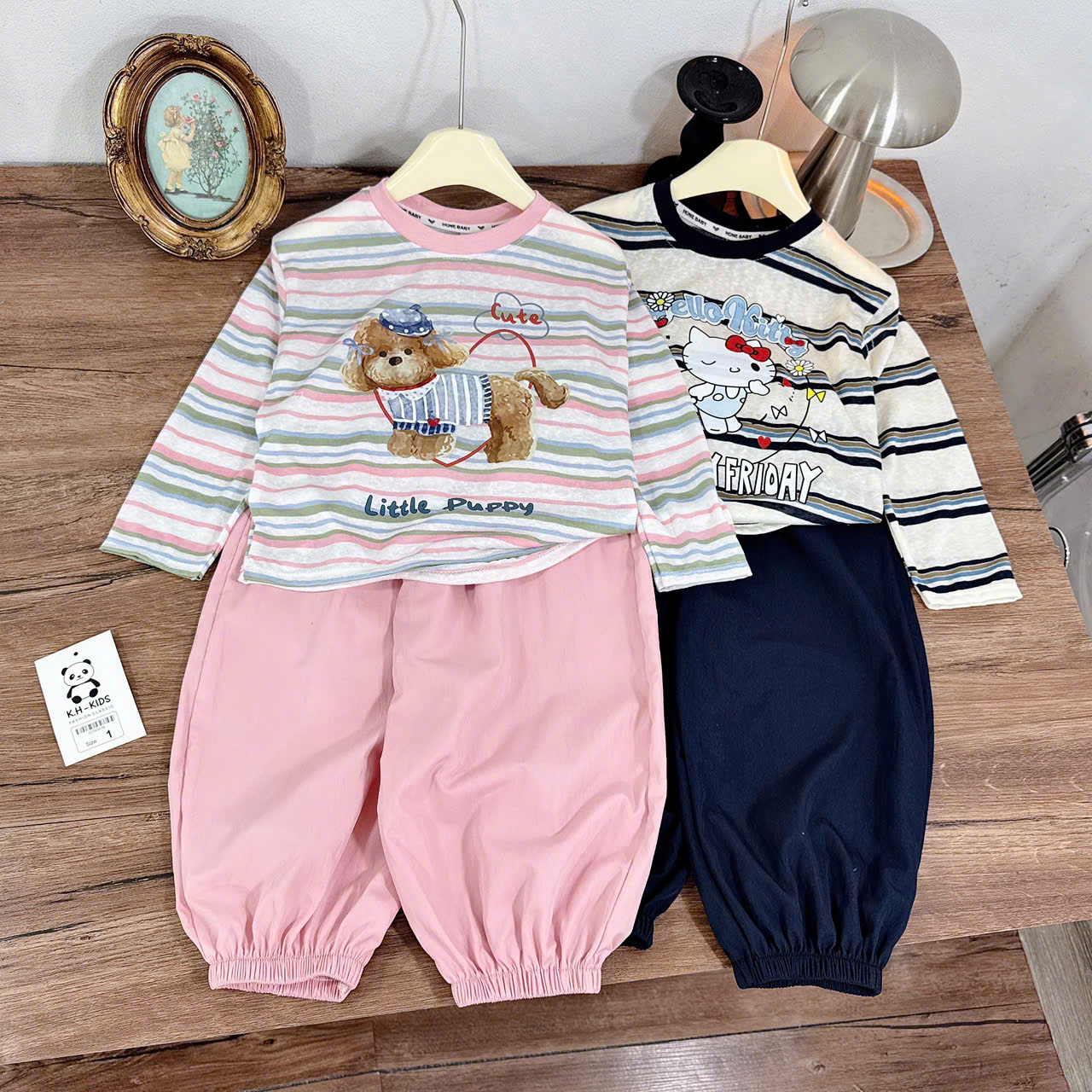 sét áo kẻ dài tay quần boom kaki kh bé gái