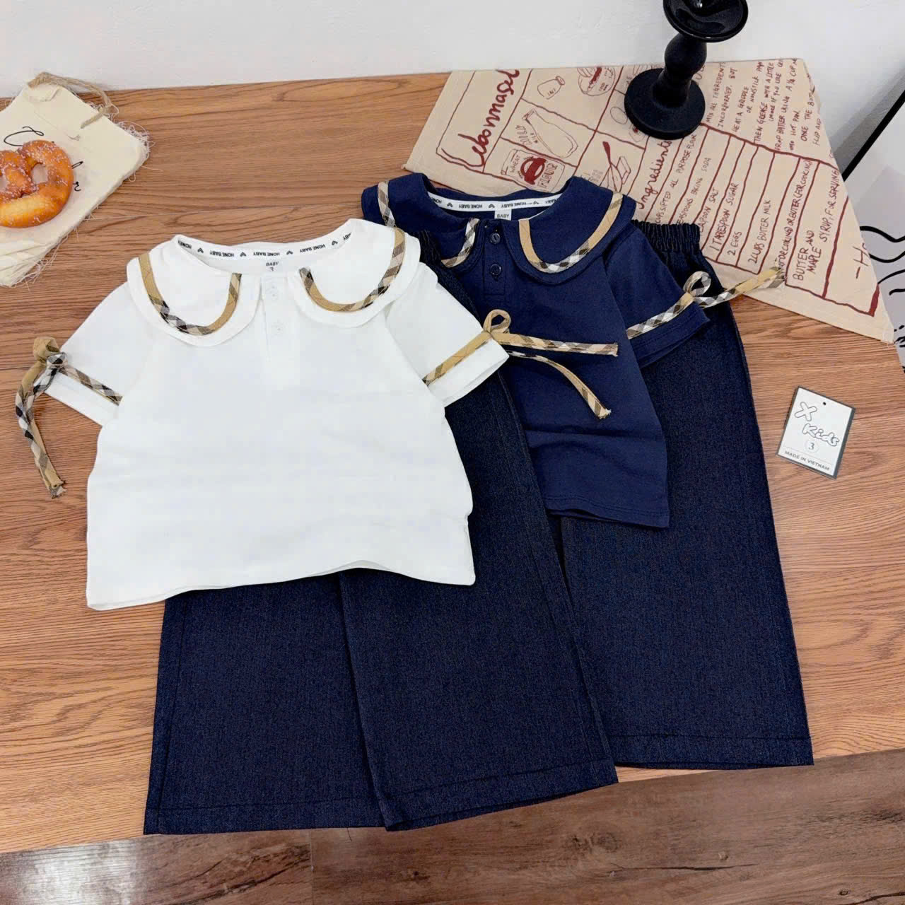 sét bộ áo cotton xanh than và trắng học sinh quần bò xuông xk bé gái