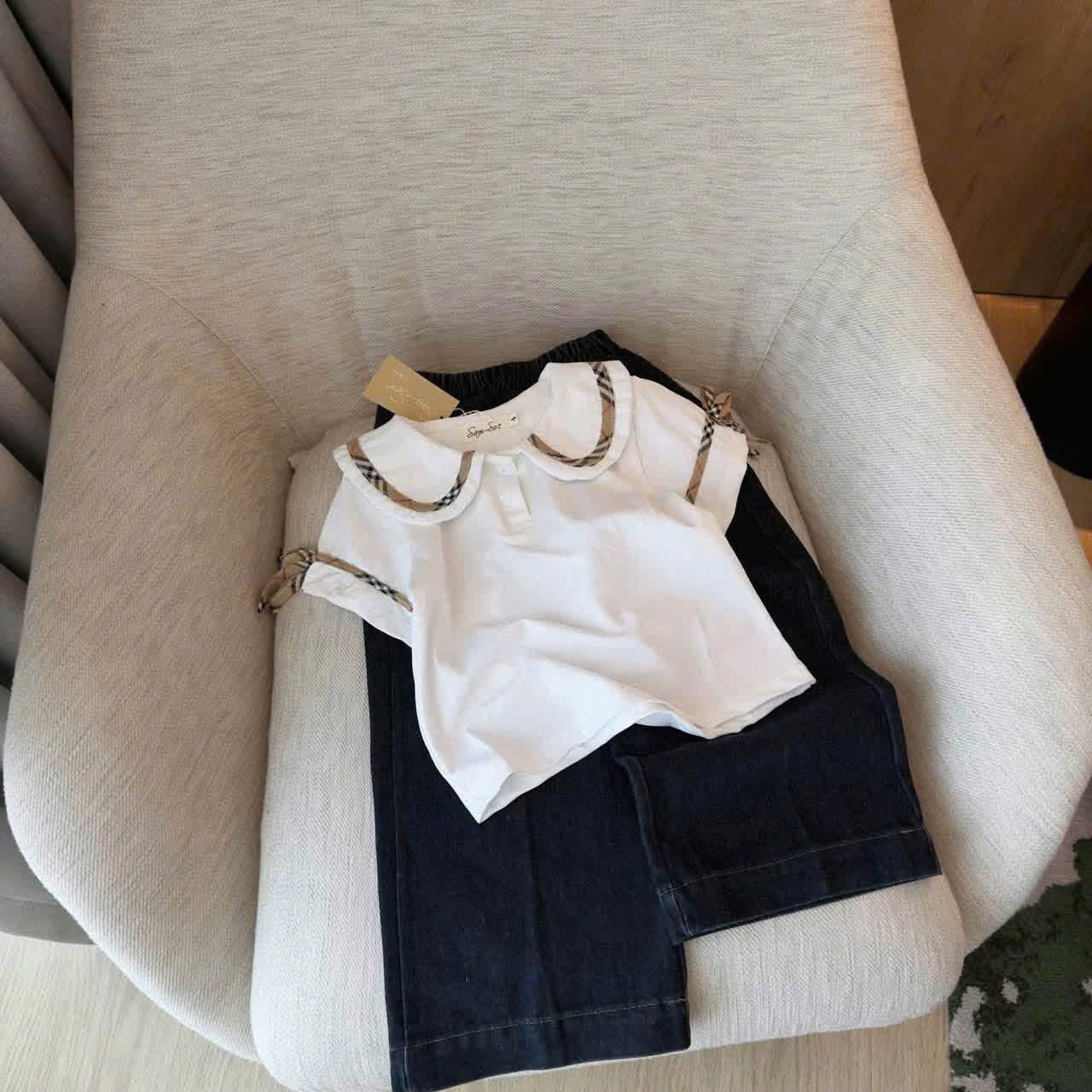 sét bộ áo cotton xanh than và trắng học sinh quần bò xuông xk bé gái