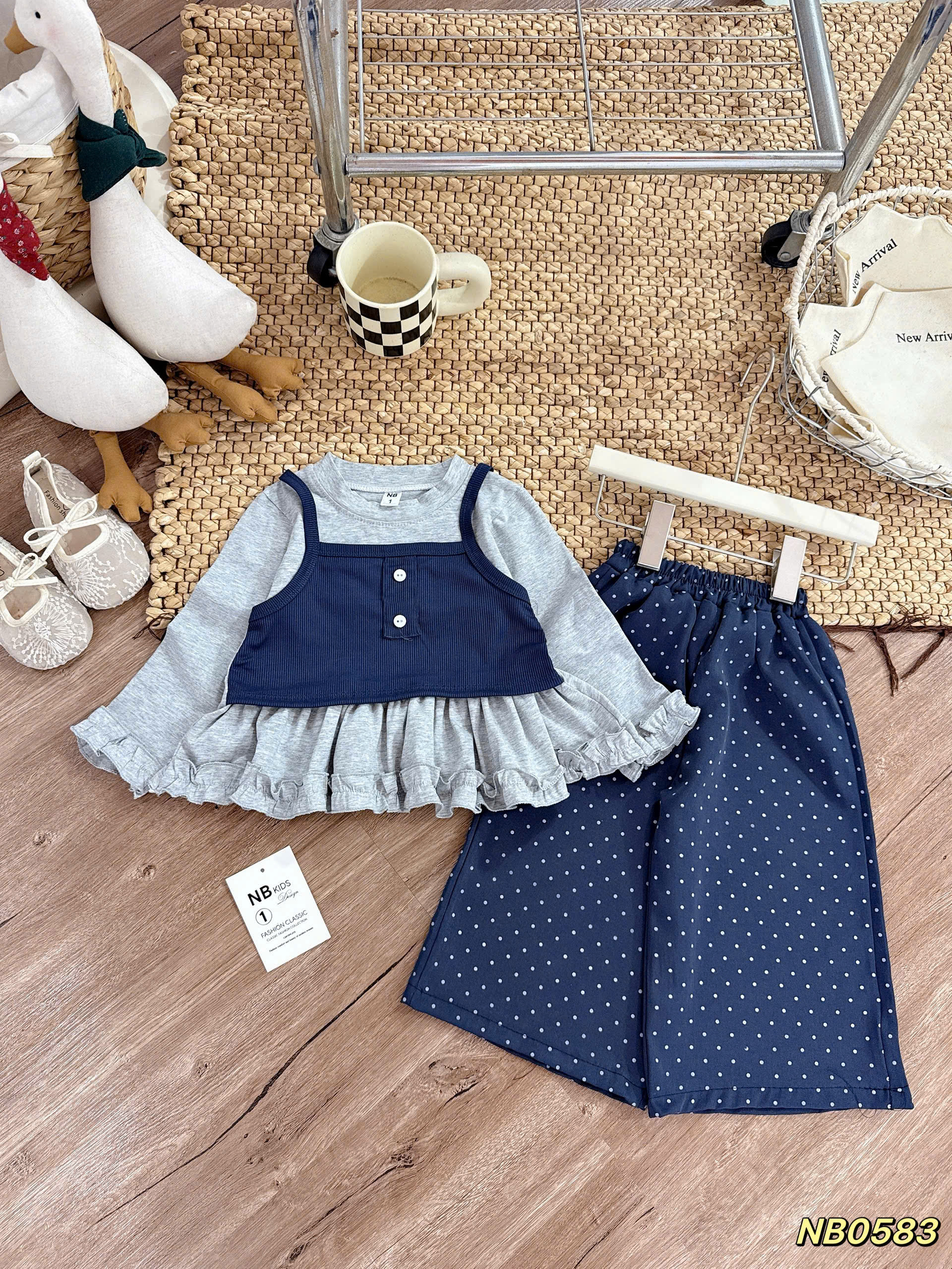 sét bộ áo may iền 2 dây quần xuông bi bé gái