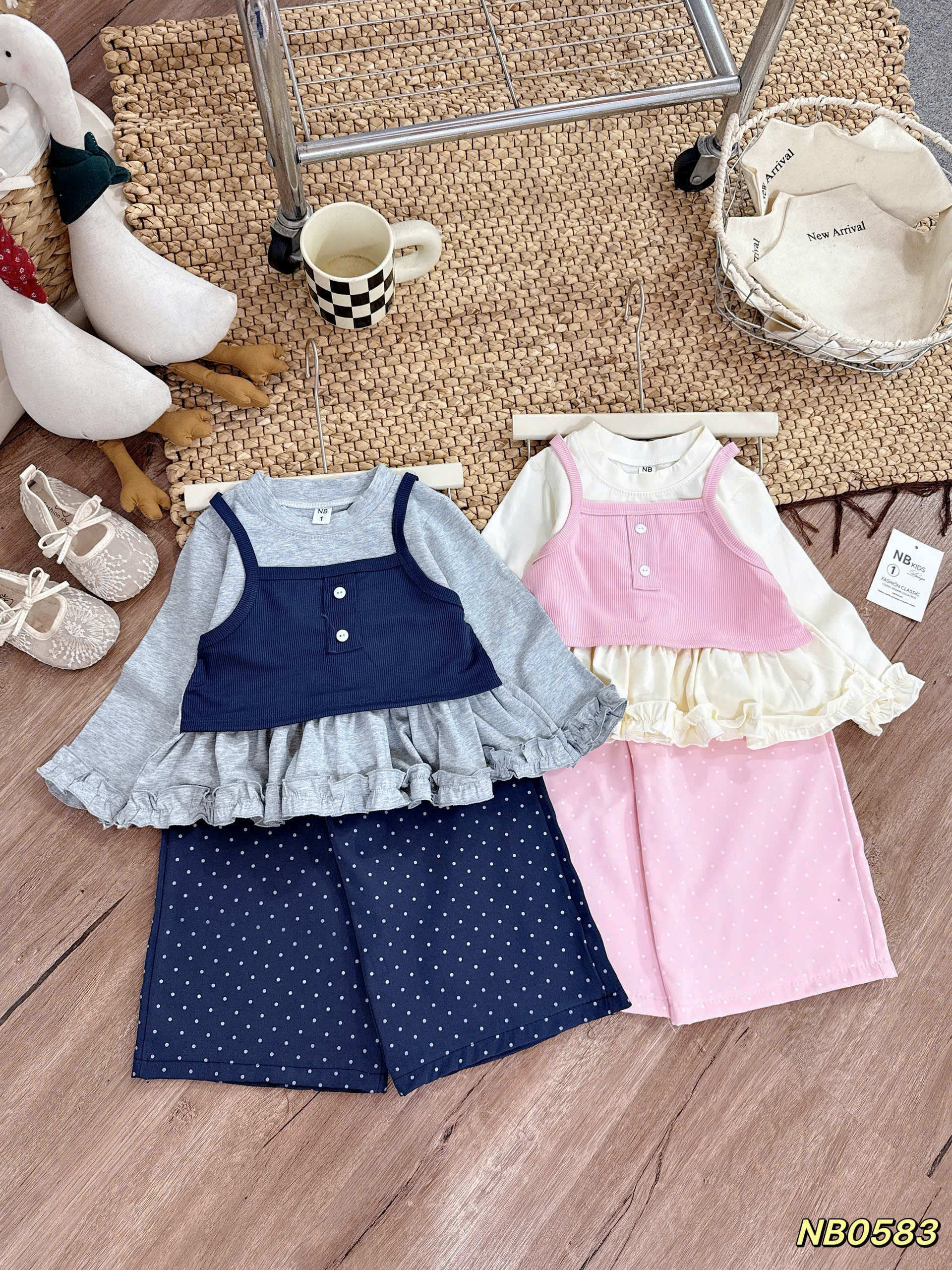 sét bộ áo may iền 2 dây quần xuông bi bé gái