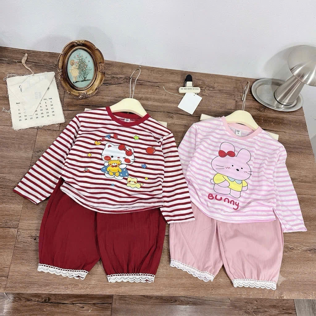 sét bộ kẻ kitty thỏ nb quần bom bé gái