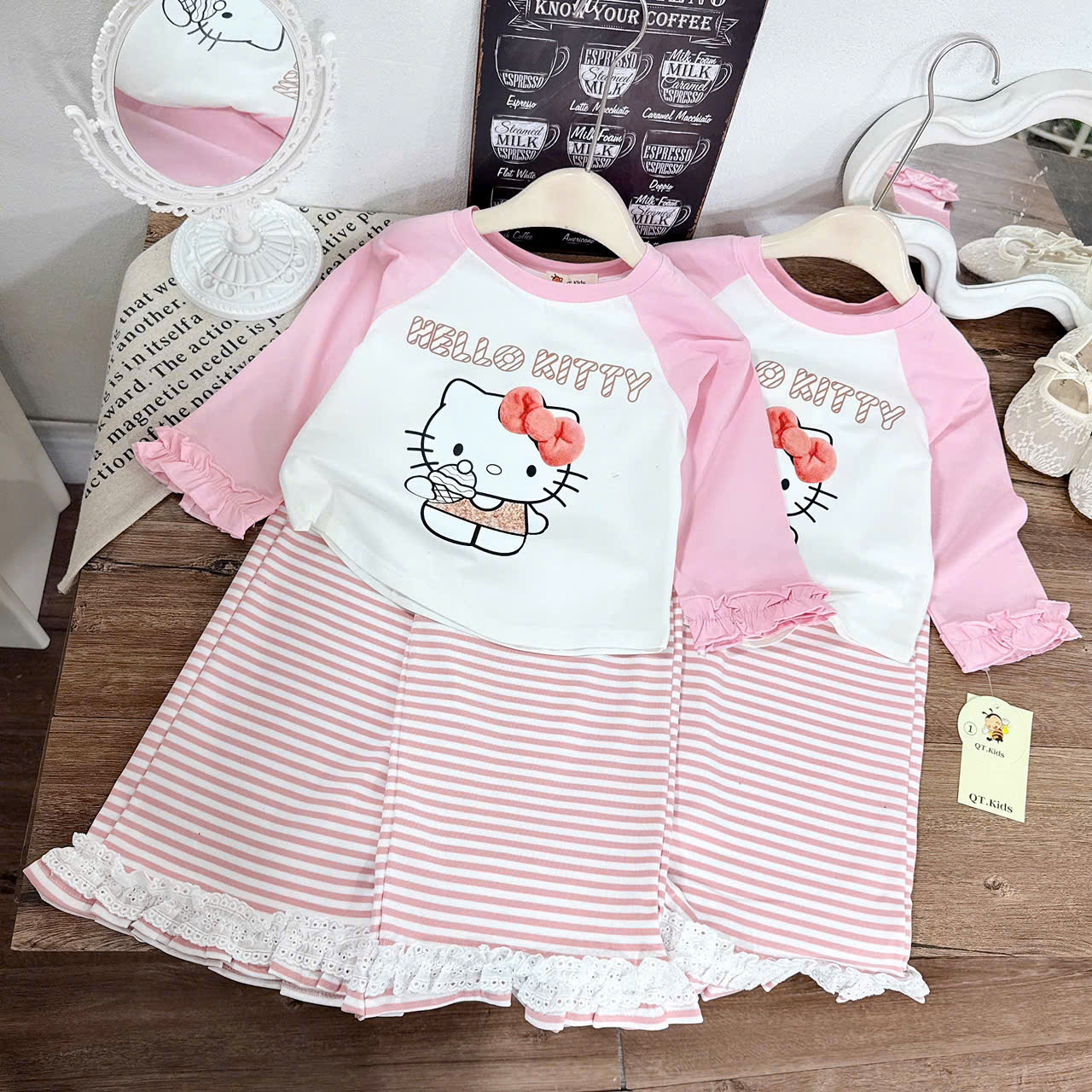 sét bộ kitty quần kẻ qt bé gái