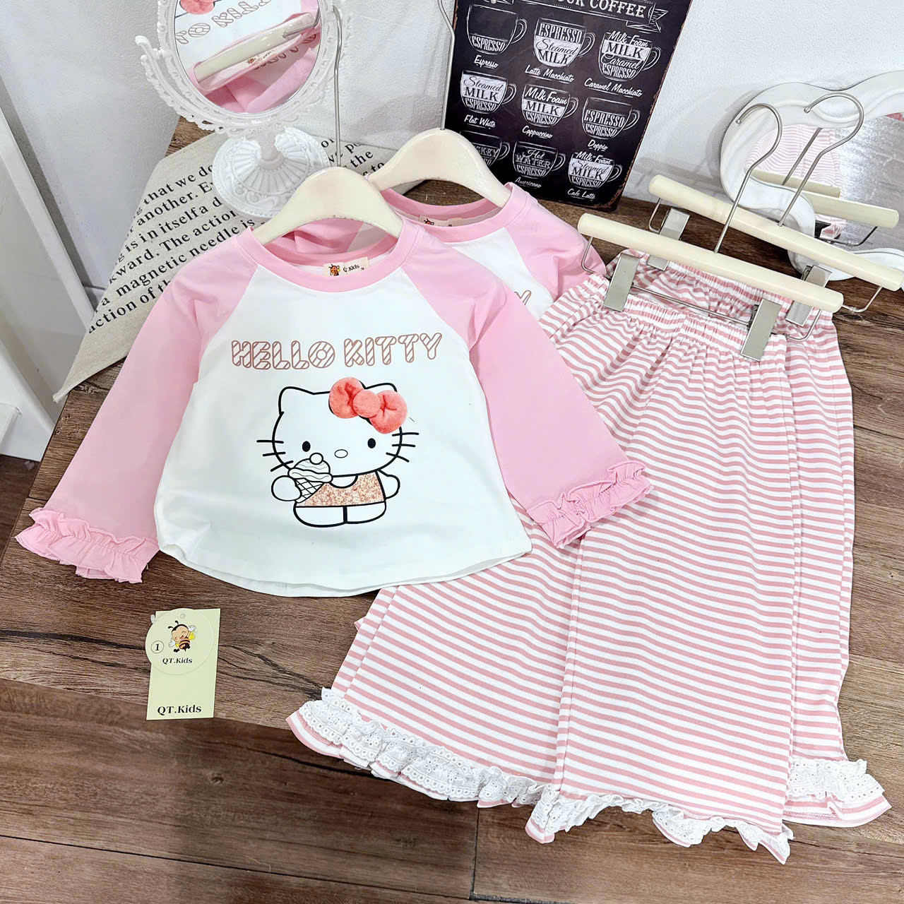 sét bộ kitty quần kẻ qt bé gái