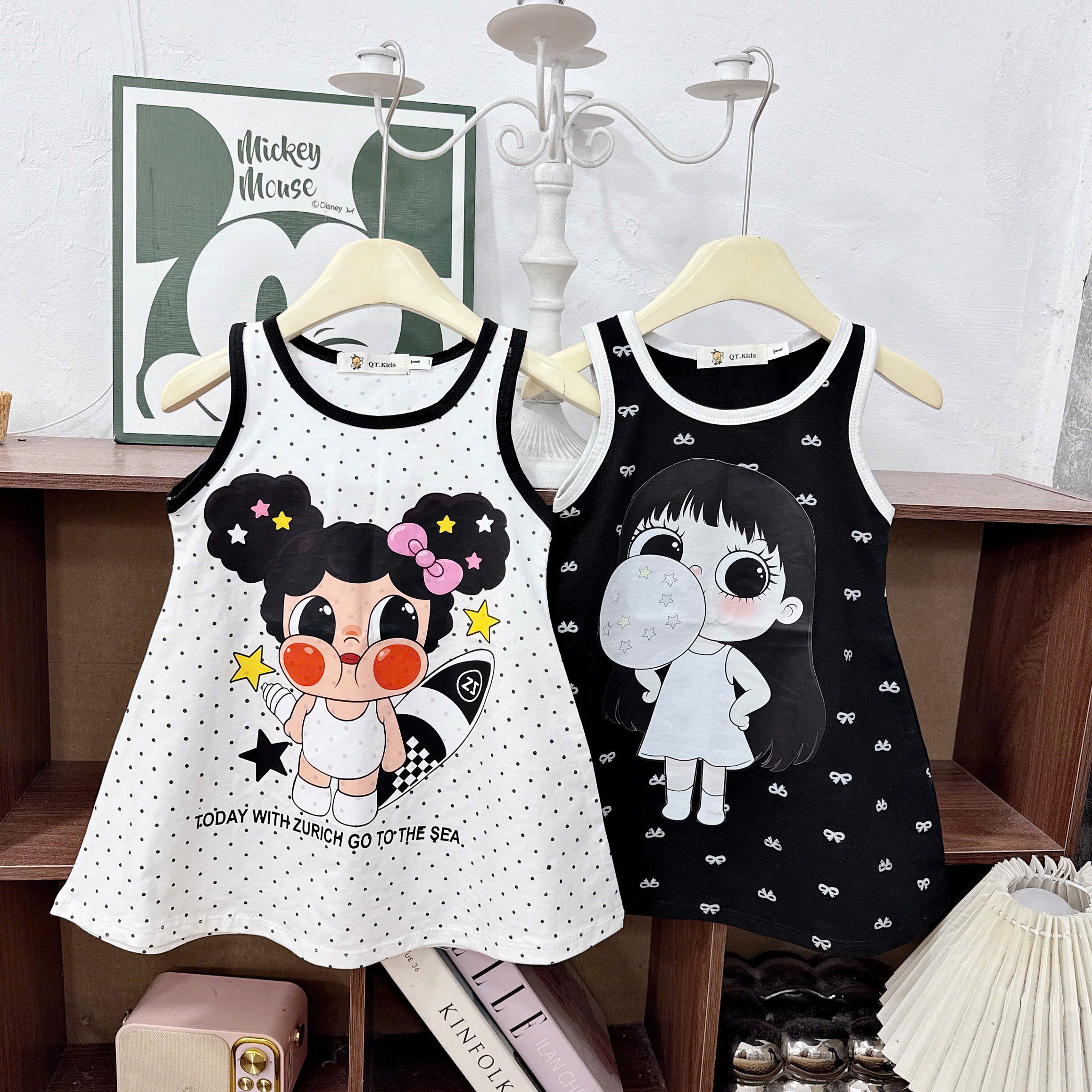 váy chấm bi hình bé gái qt