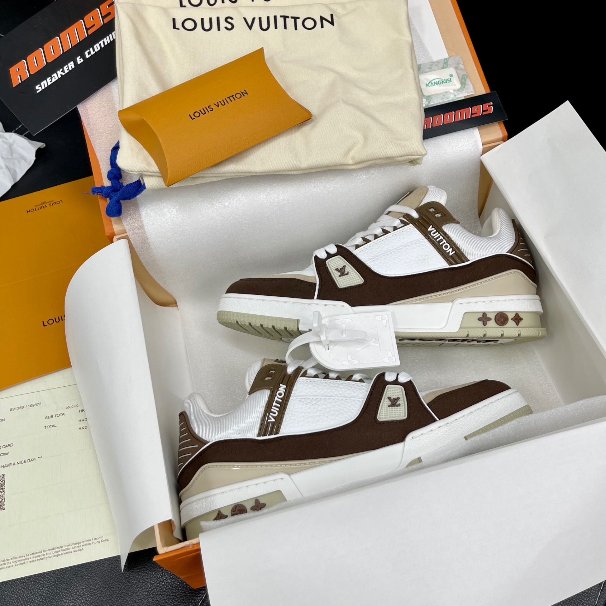 R19 Louis Vuitton LV Trainer Kaki Moka