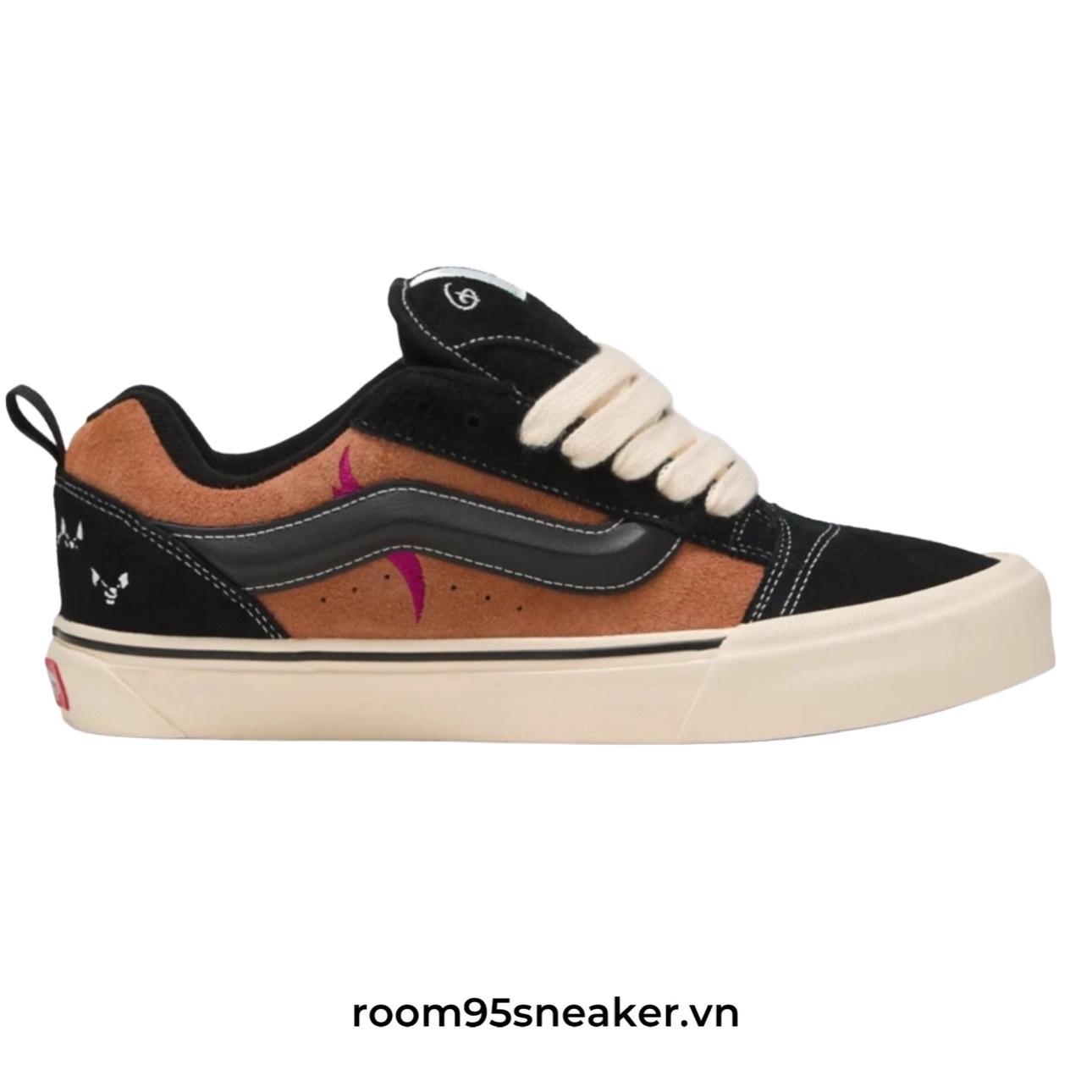 R24 Disney x Vans Knu Skool Shoes | Black | Vans