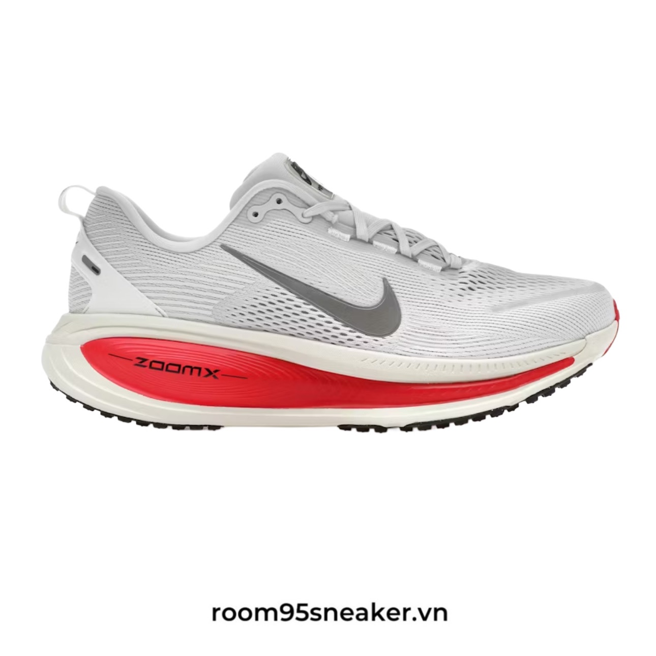 R08 Nike Vomero 18 
