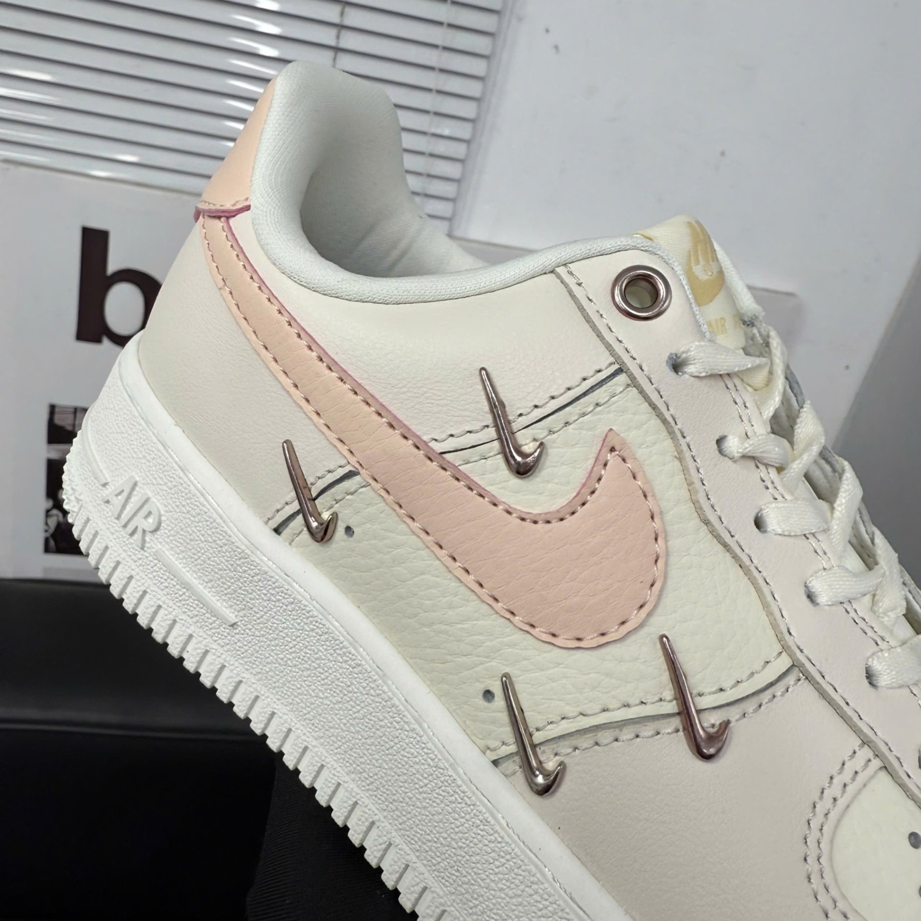 nike af1 rose gold