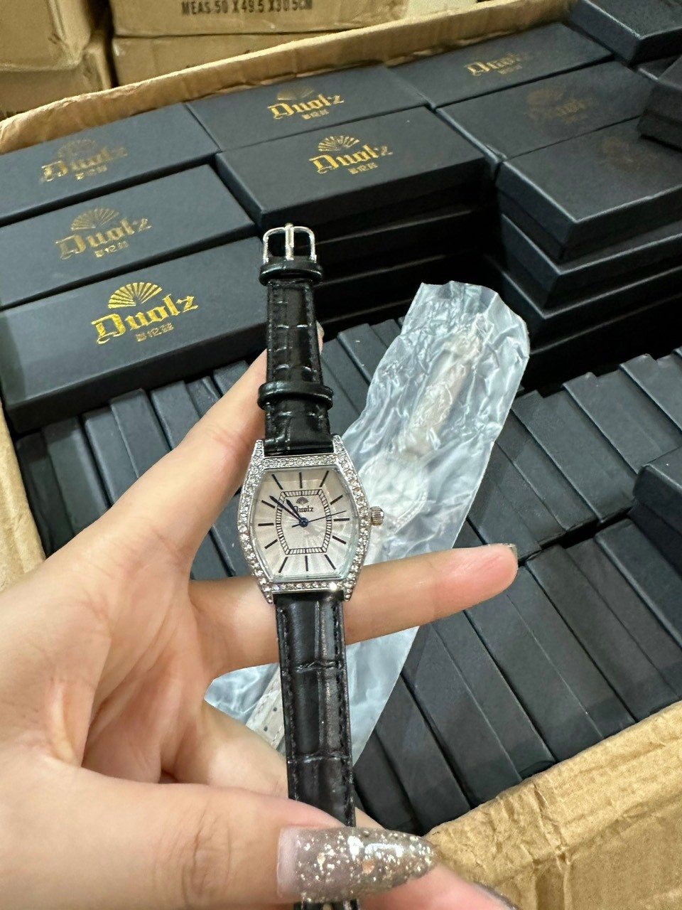 H909 - ĐỒNG HỒ DOULZ VIỀN ĐÁ QC