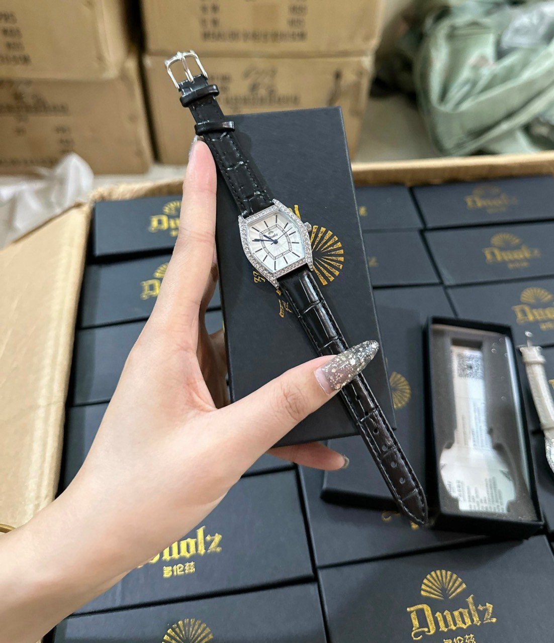 H909 - ĐỒNG HỒ DOULZ VIỀN ĐÁ QC