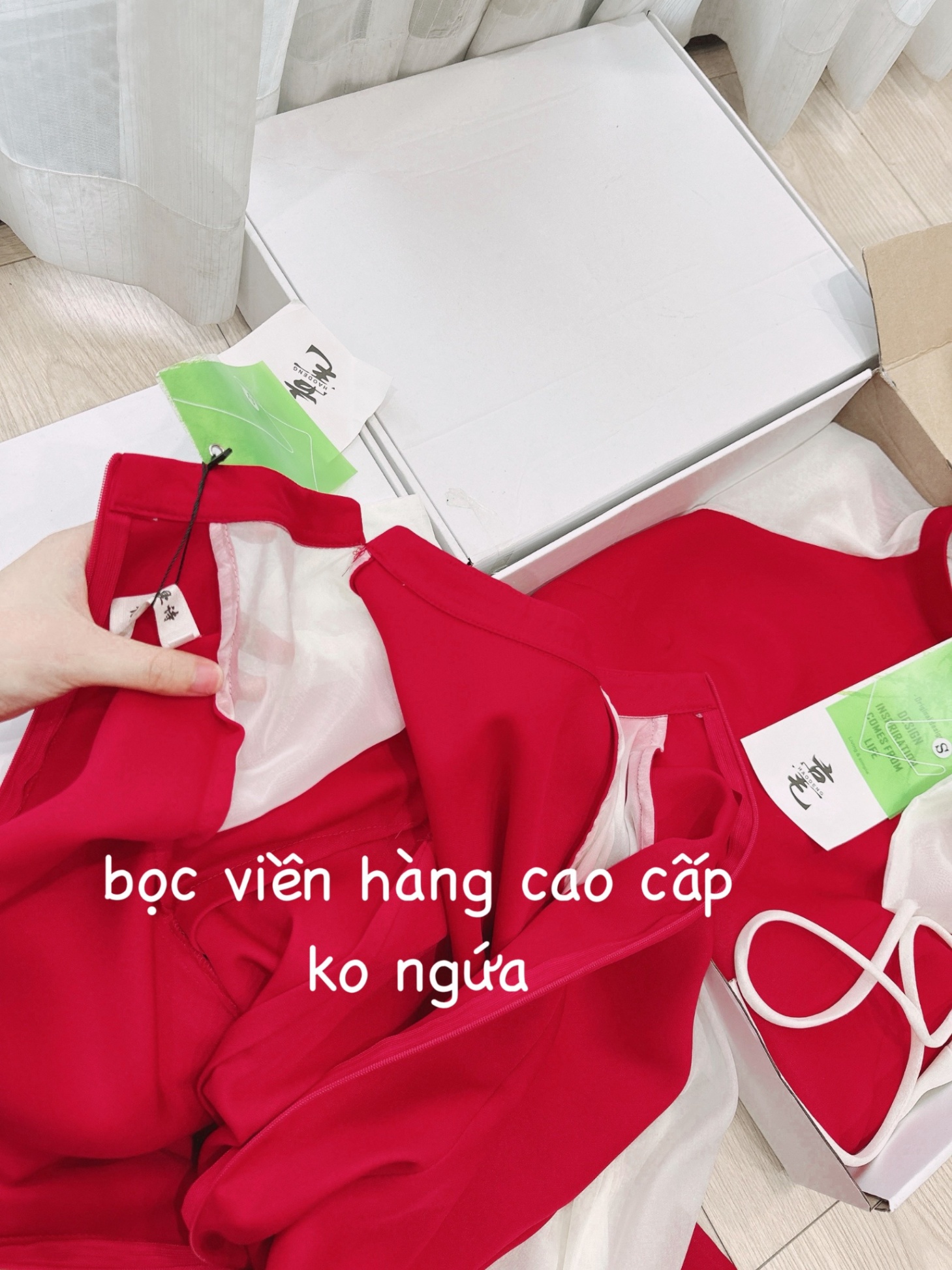 Y315 - SET ÁO DÀI ĐỎ VẠT LỆCH ĐÍNH NƠ TAY TRẮNG