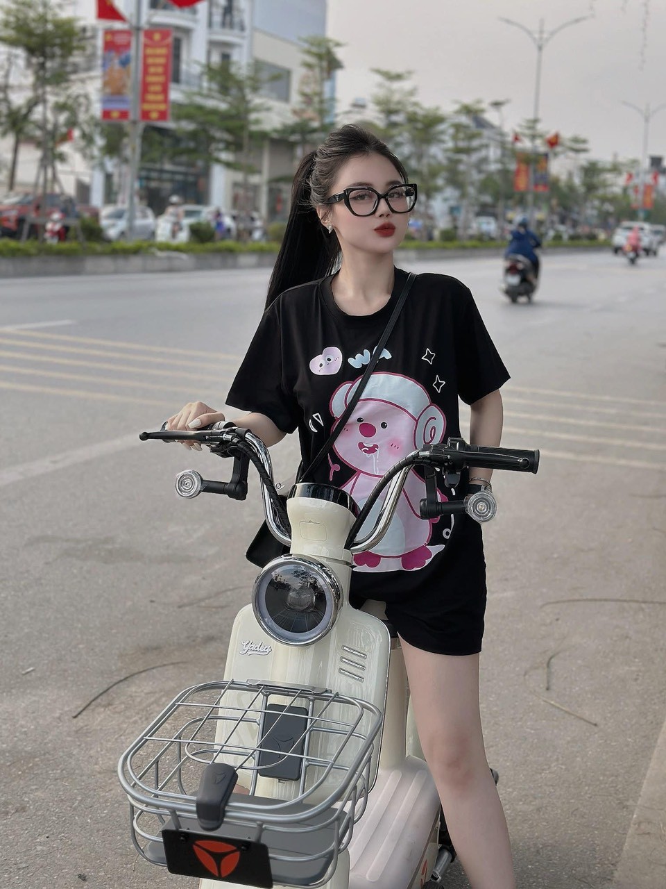 H1640- BỘ ĐÙI HÌNH GẤU ĐEO TAII NGHE
