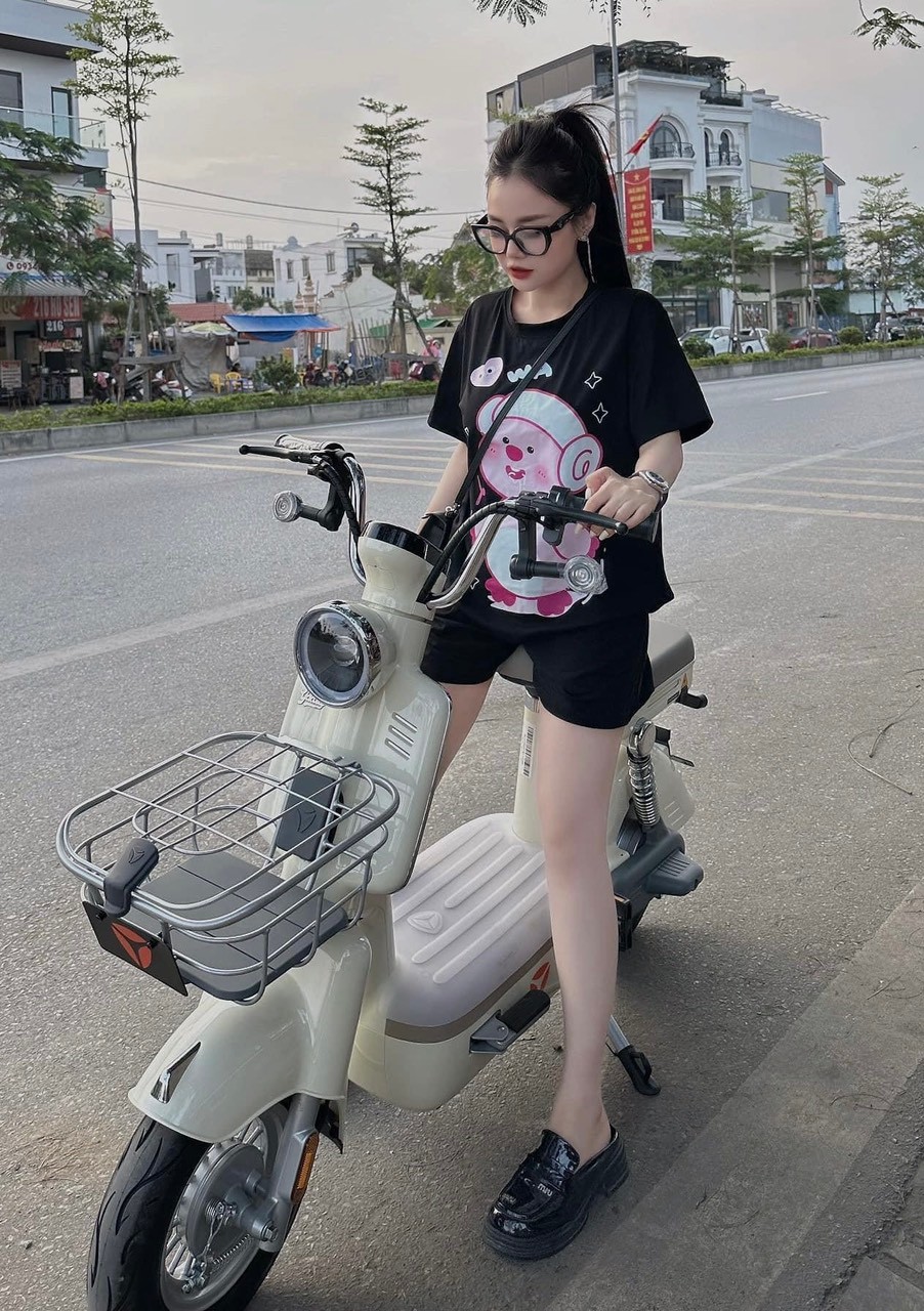 H1640- BỘ ĐÙI HÌNH GẤU ĐEO TAII NGHE