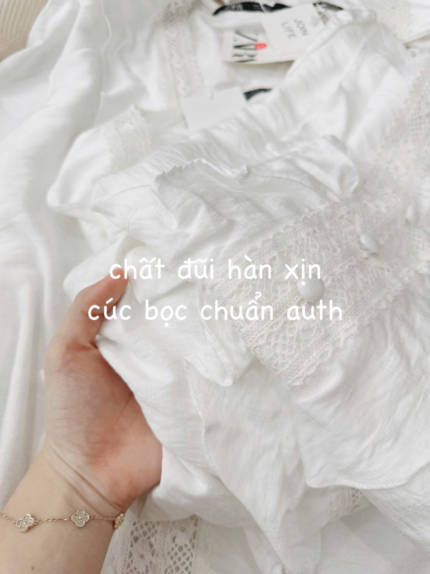 Y1580- ÁO SƠ MI ĐŨI TRẮNG CỔ V BÈO REN