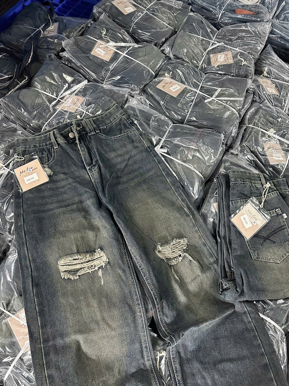 Y1624- QUẦN JEANS SUÔNG XANH MÀI RÁCH me too