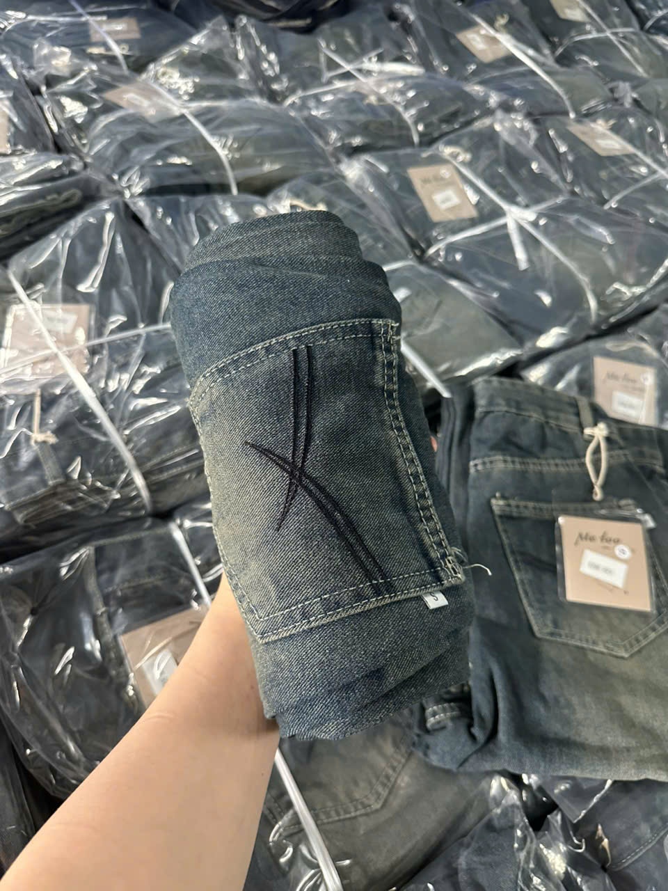 Y1624- QUẦN JEANS SUÔNG XANH MÀI RÁCH me too