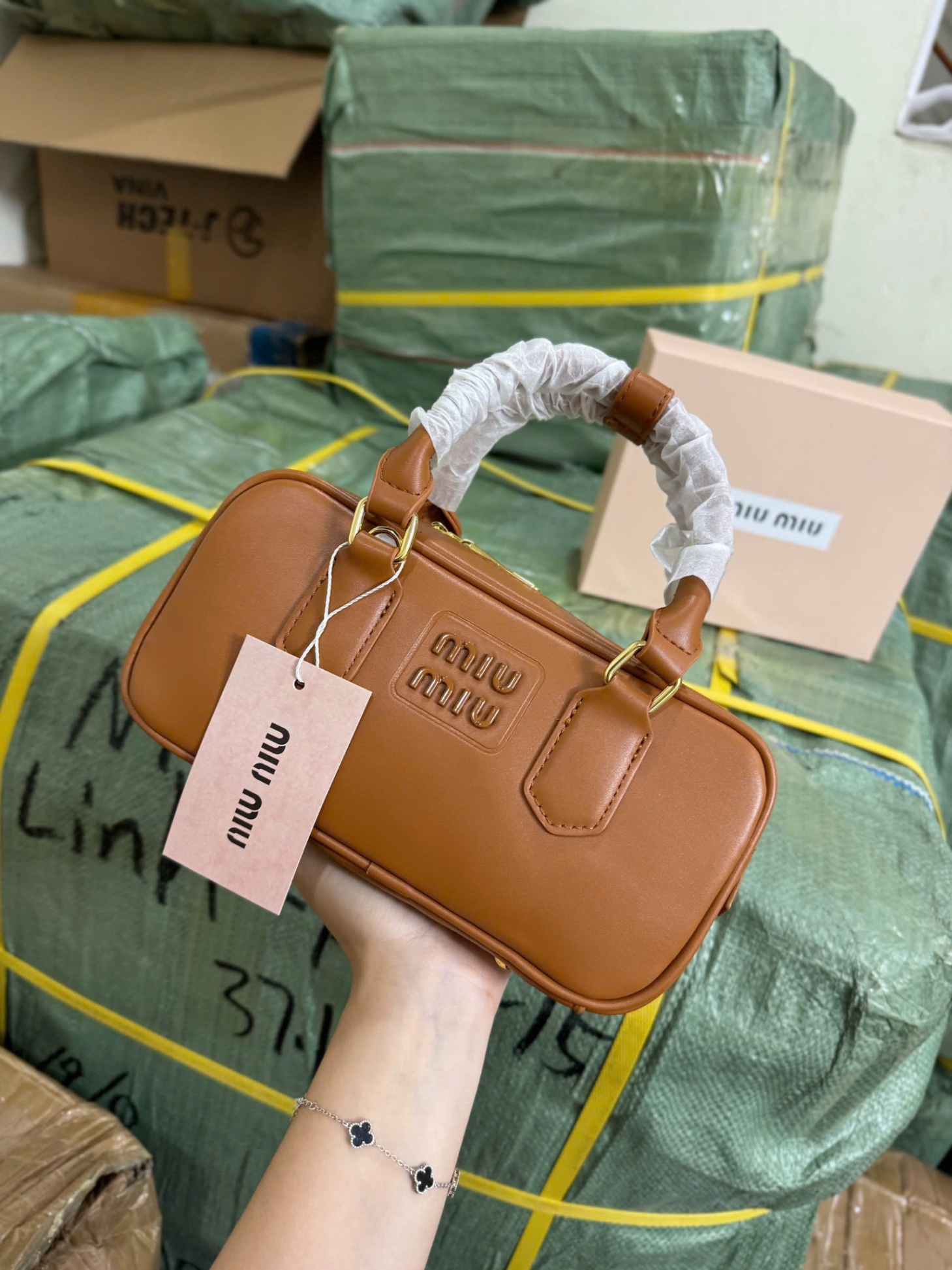 H3389- TÚI XÁCH MIUMIU NÂU PULLBOX SZ 23