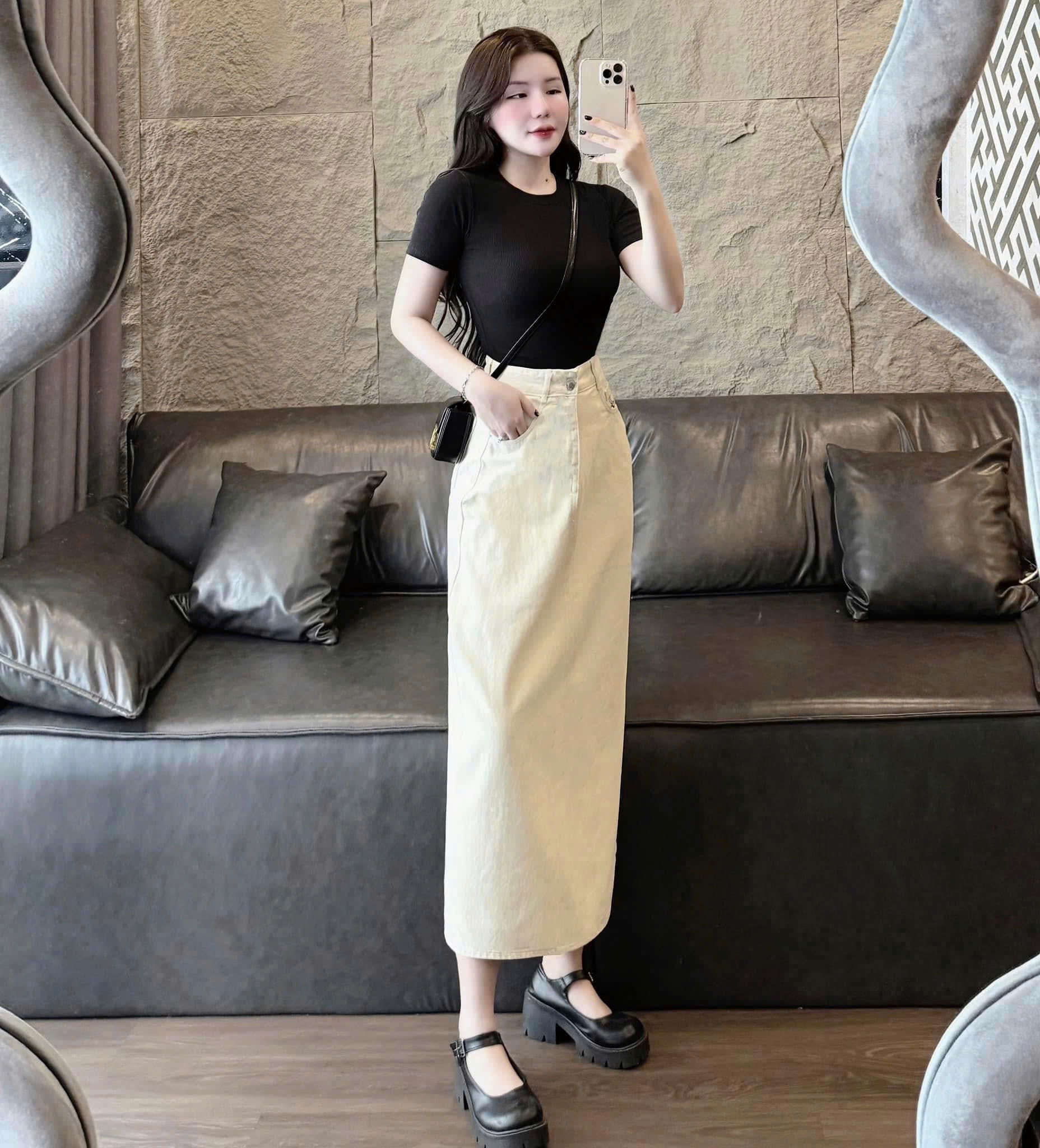 Y1851- CHÂN VÁY JEANS DÁNG DÀI MÀU BE THÊU NƠ