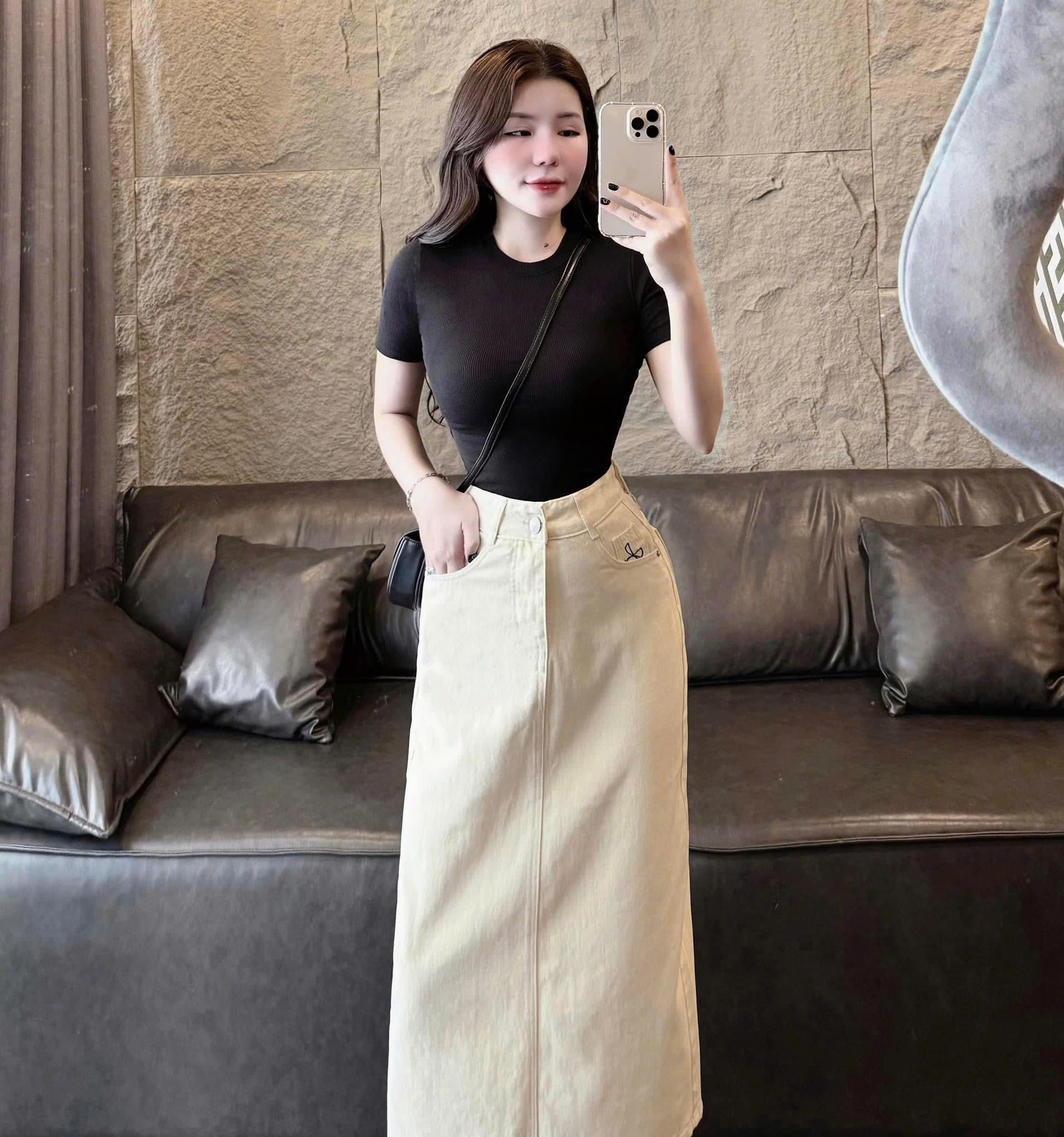 Y1851- CHÂN VÁY JEANS DÁNG DÀI MÀU BE THÊU NƠ