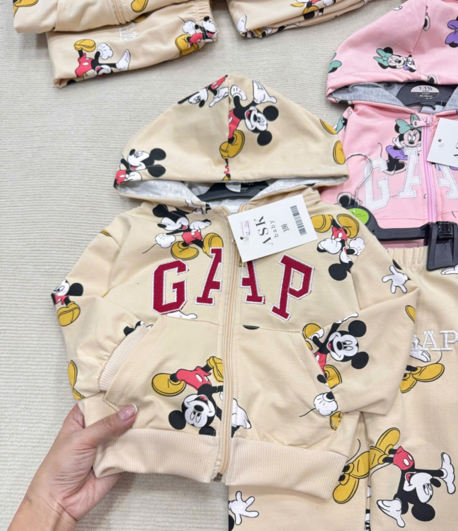 Y1993- BỘ BÉ KHOÁ MŨ GAP MICKEY TRÀN