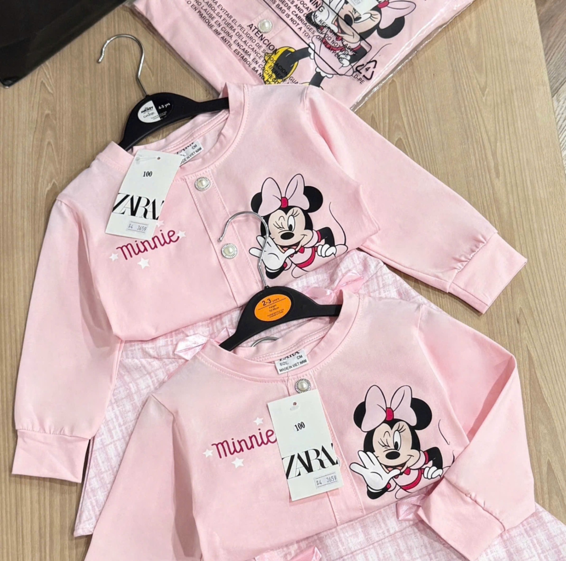 Y2116-SET BÉ GÁI ÁO HỒNG MICKEY MINNIE CVAY NƠ