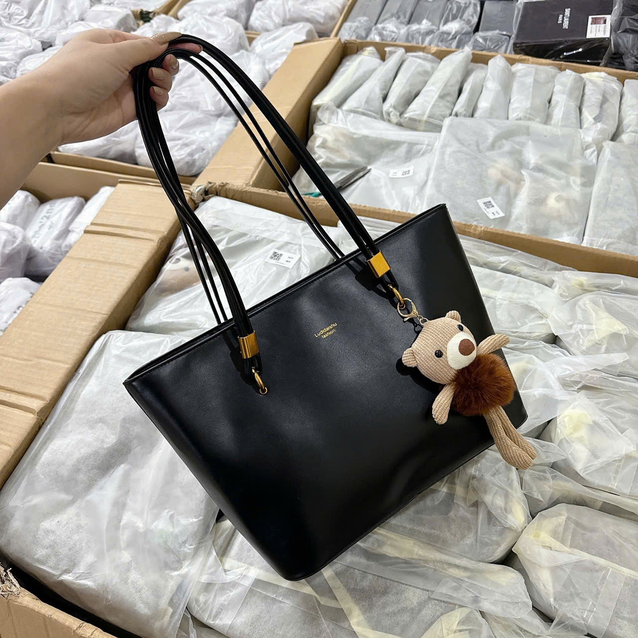 H4281- TÚI TOTE BIGSIZE KÈM CHẢ GẤU ĐEN NÂU