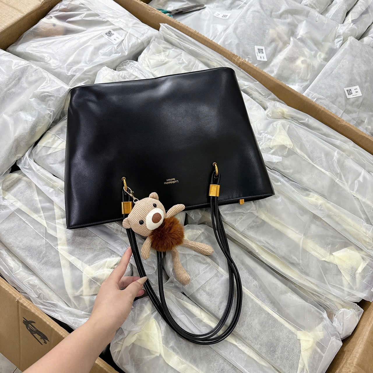 H4281- TÚI TOTE BIGSIZE KÈM CHẢ GẤU ĐEN NÂU