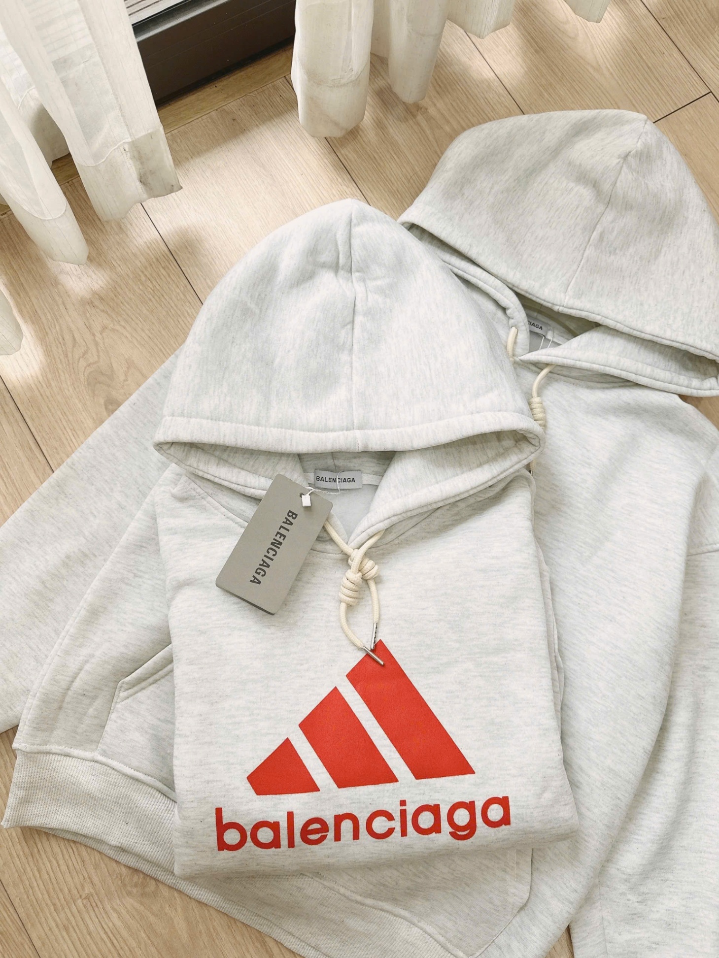 Y2412- ÁO NỈ NỮ HOODIE MŨ DAS BALENCIAGA