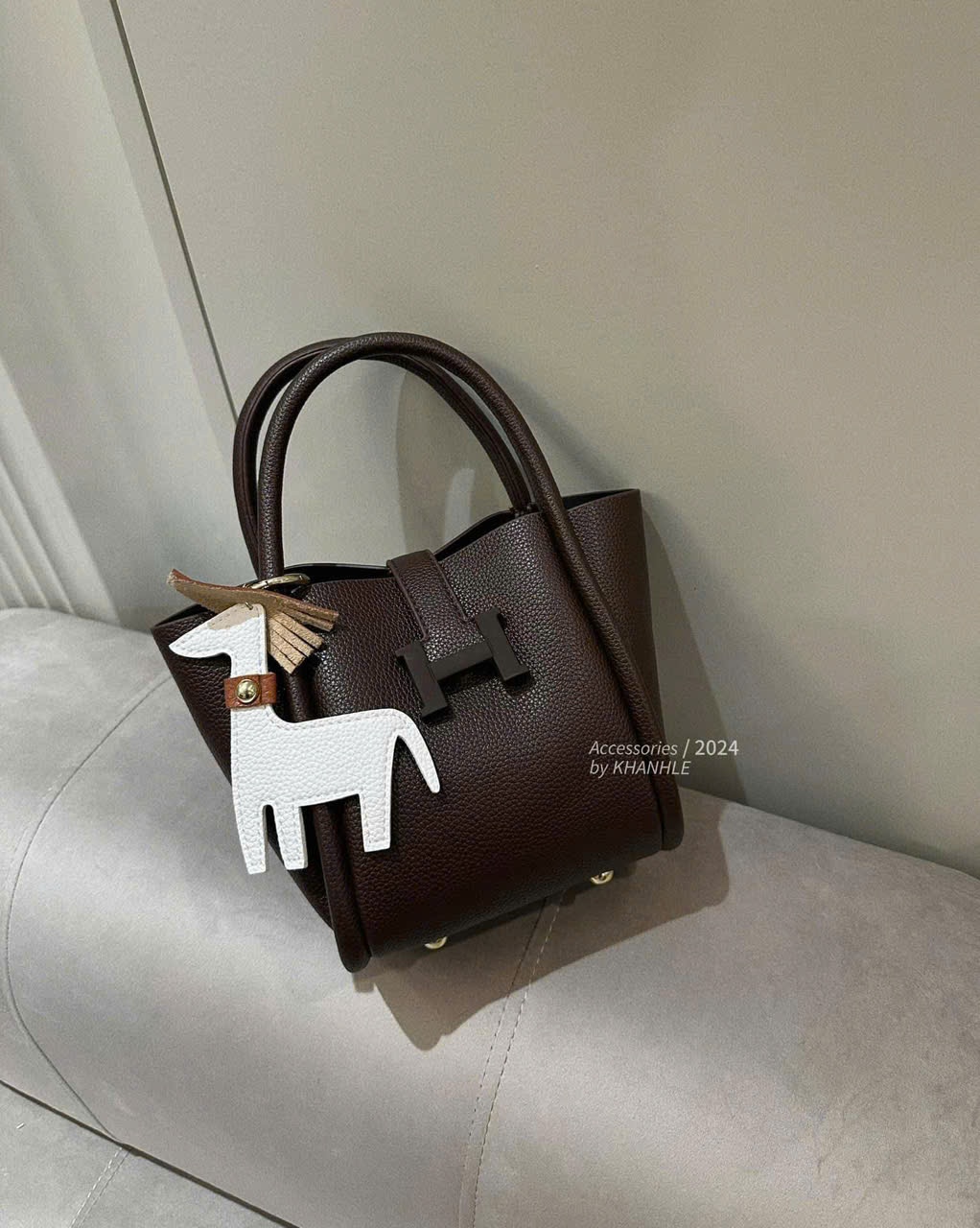 H4326- TÚI TOTE NGỰA HM KHOÁ CHỮ H