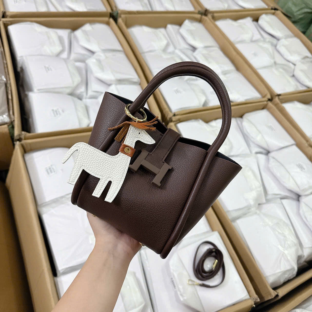 H4326- TÚI TOTE NGỰA HM KHOÁ CHỮ H