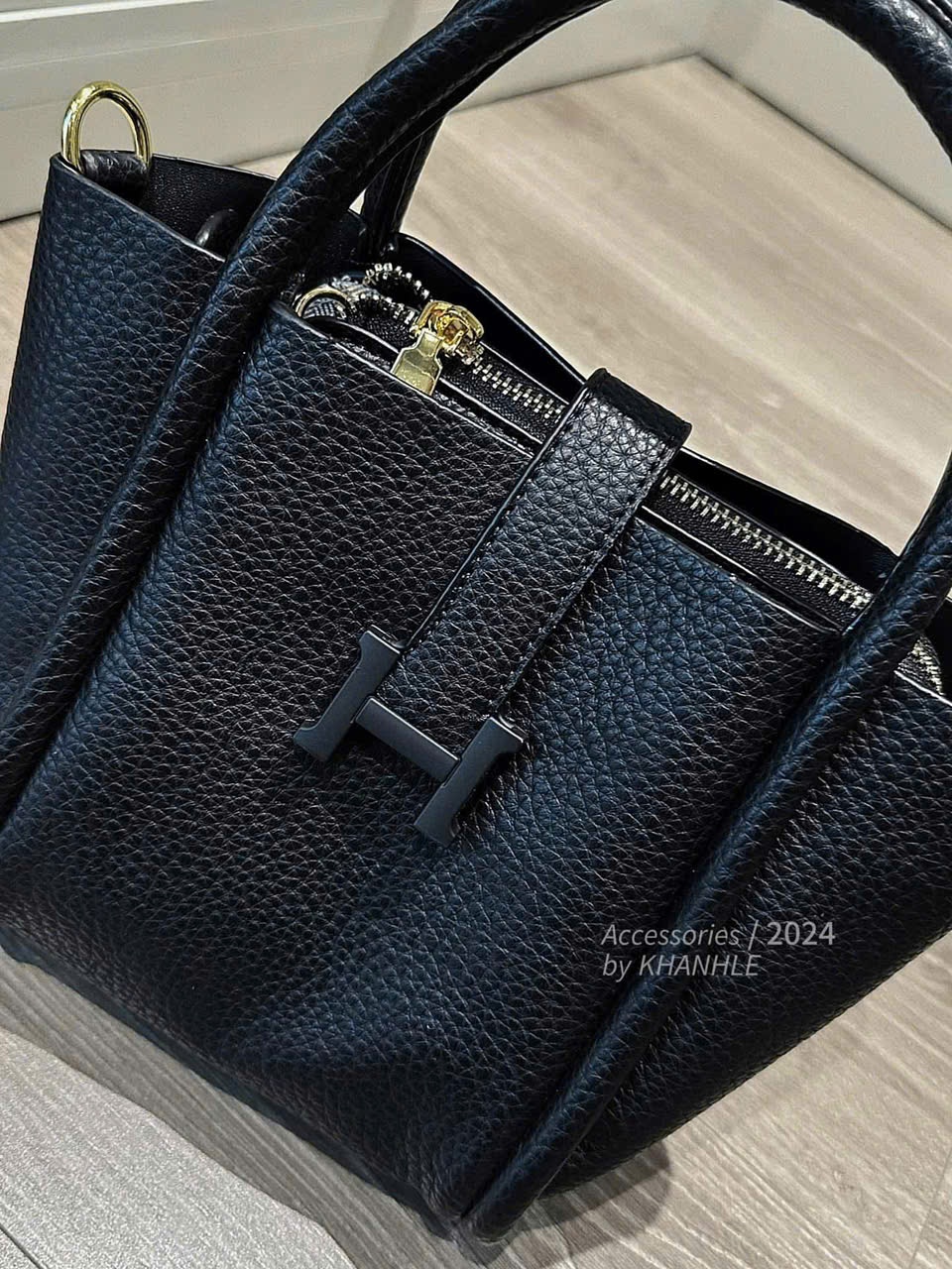 H4326- TÚI TOTE NGỰA HM KHOÁ CHỮ H