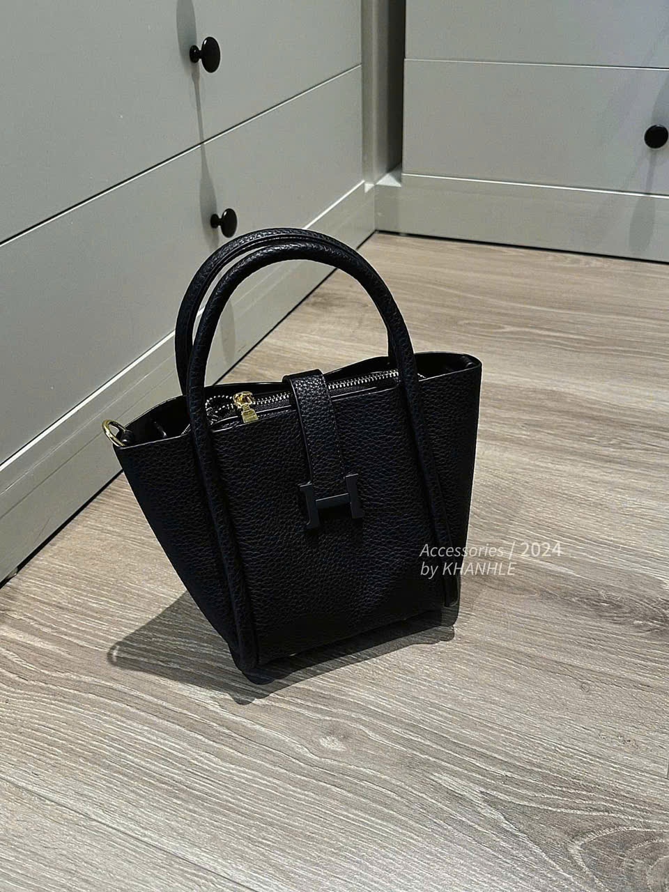 H4326- TÚI TOTE NGỰA HM KHOÁ CHỮ H